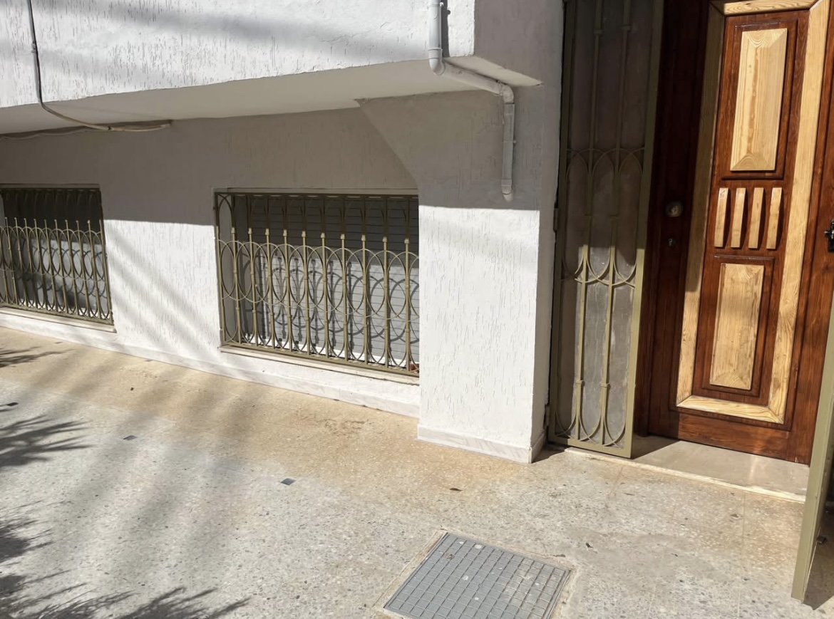 Mnihla Jardins d'el Menzah Location Appart. 2 pices S plus 1 situ au rez de chausse d une villa