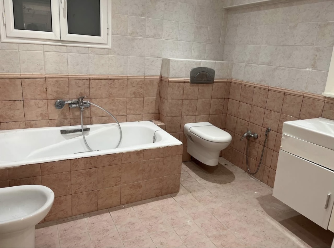 Mnihla Jardins d'el Menzah Location Appart. 2 pices S plus 1 situ au rez de chausse d une villa