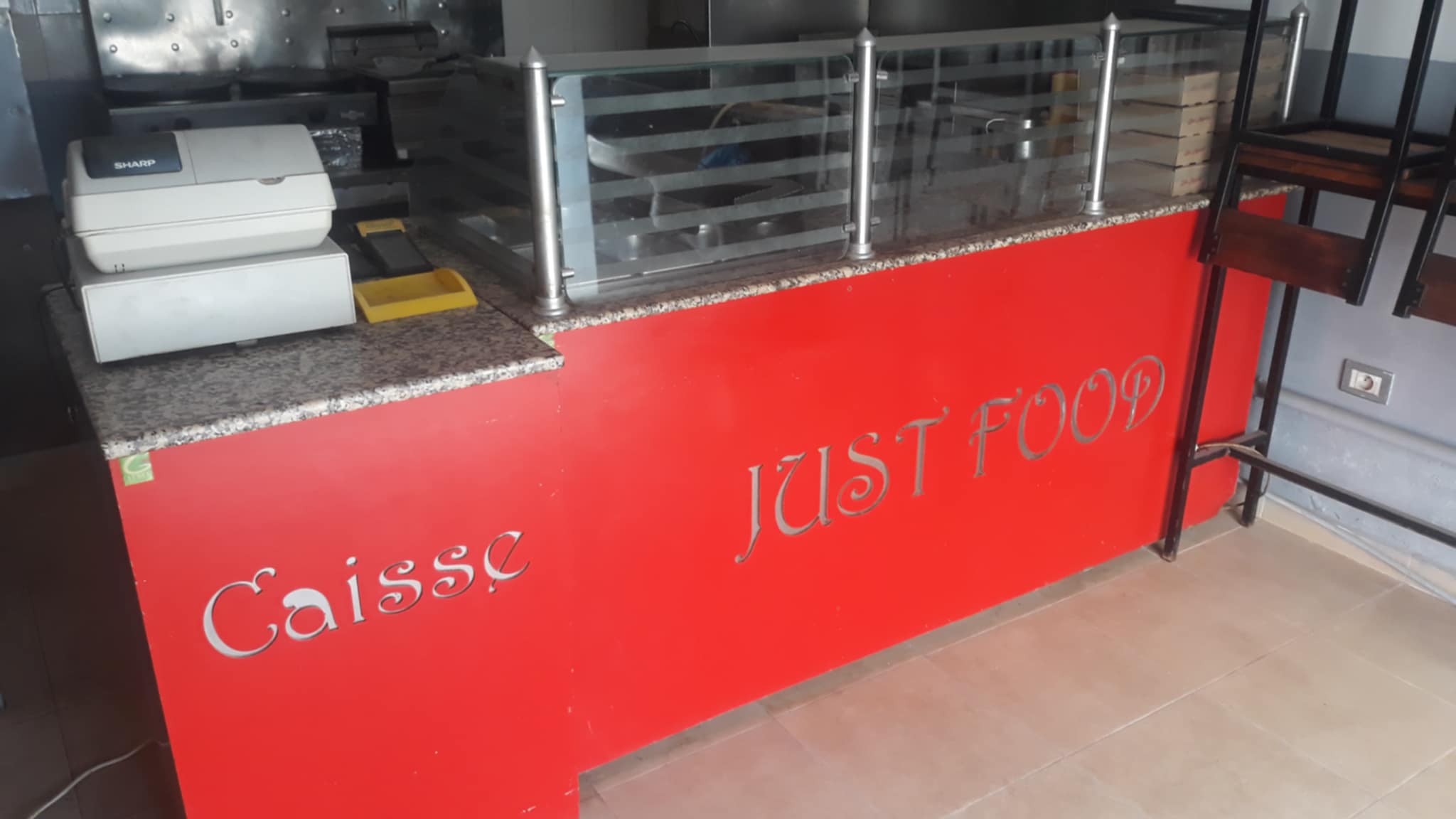 Ariana Ville Ariana Conglateur armoire Autre Comptoir refrigere avec 8 bacs et table caisse