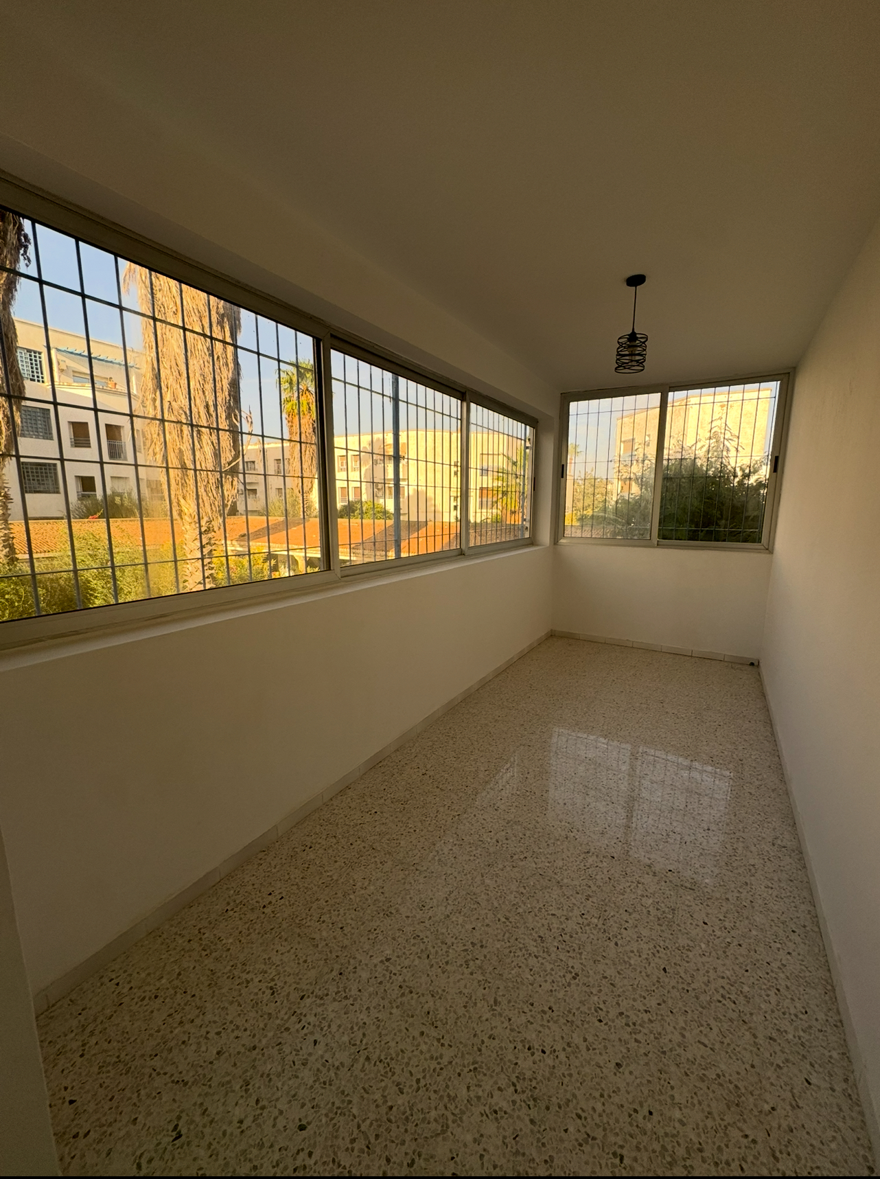 Carthage Cartage Byrsa Location Appart. 4 pices 3 chambres  salon et vranda cit tanit carthage