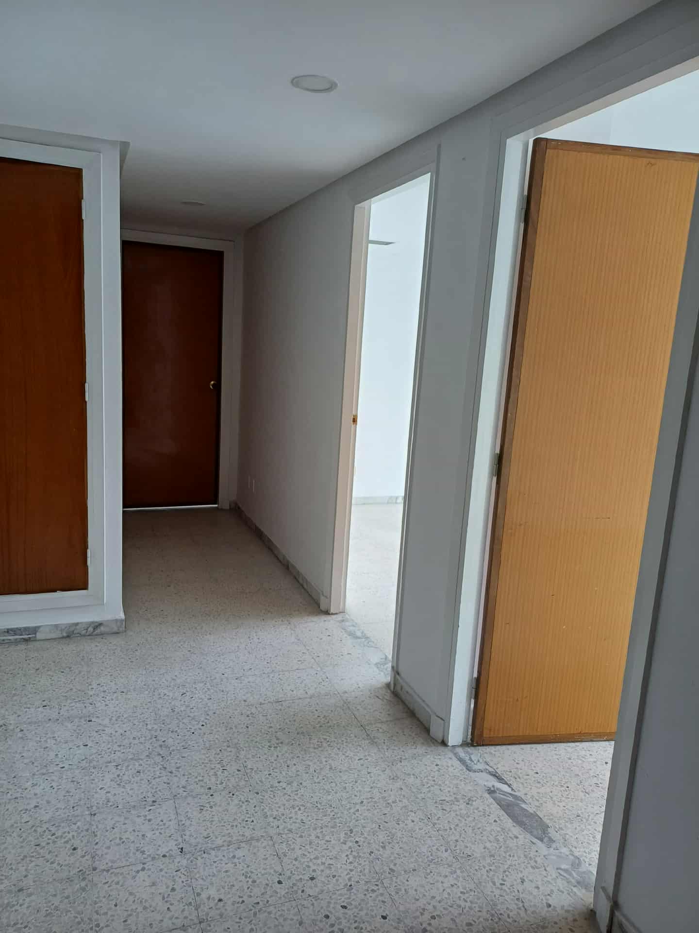 Bab Bhar Republique Location Appart. 3 pices Bureau prs de la banque centrale tunis