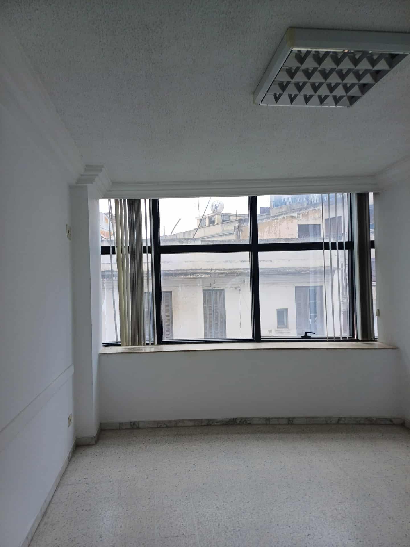 Bab Bhar Republique Location Appart. 3 pices Bureau prs de la banque centrale tunis