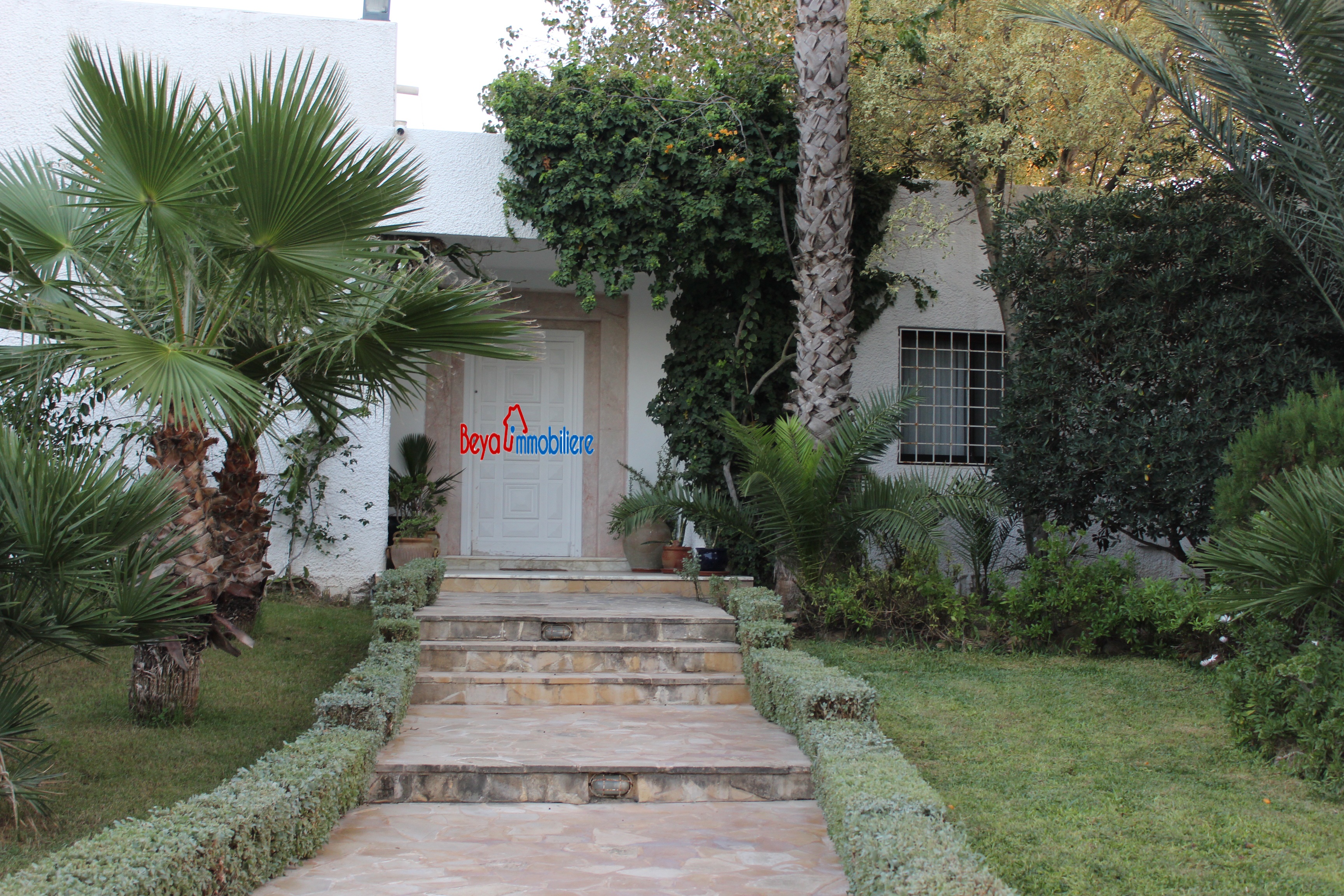 La Soukra La Soukra Vente Maisons Une villa avec piscine et terrain de tennis vvc695