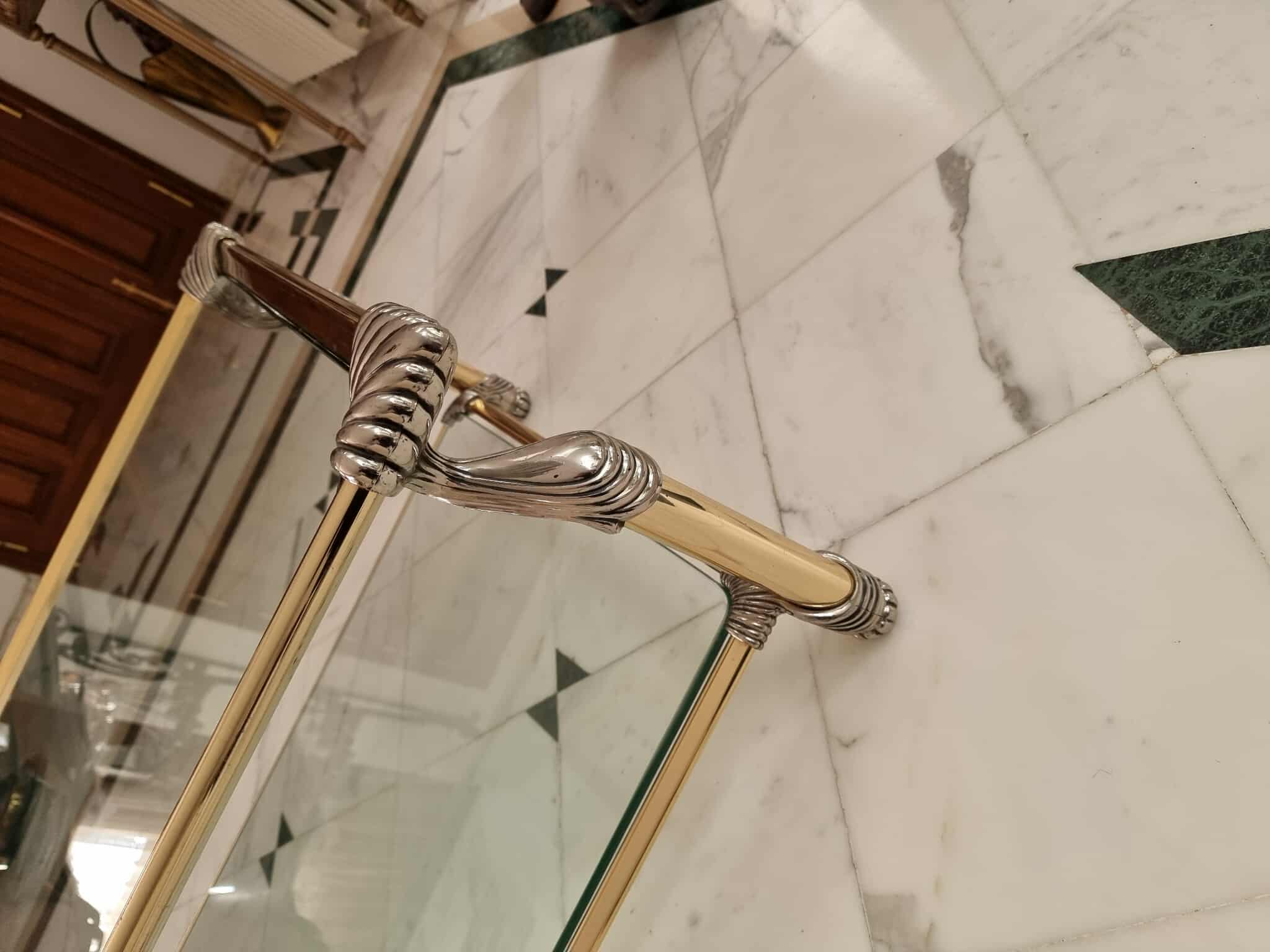 Ariana Ville Cite Ennasr 2 Salon - Salle  manger  Tables basses Table basse en laiton et verre