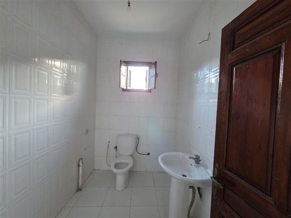 Hammam Lif Cite Ennouzha Location Appart. 4 pices Appartement s plus 3 150 m2 au 1er tage