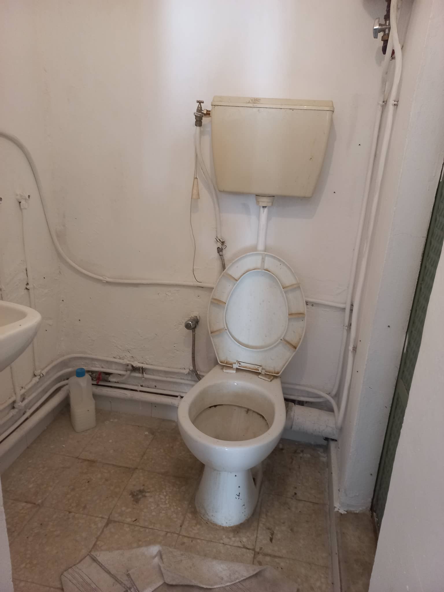 La Marsa&nbsp;El Aouina&nbsp;Location&nbsp;Surfaces&nbsp;D�p�t de 60 m � cit� les oranger la soukra