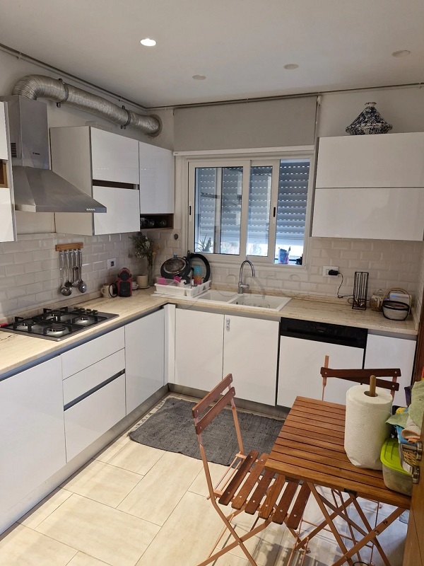 Cite El Khadra&nbsp;Cite Oplympique&nbsp;Location&nbsp;Appart. 4 pi�ces&nbsp;S plus 3 vide r�nov� a la cit� olympique wb3971