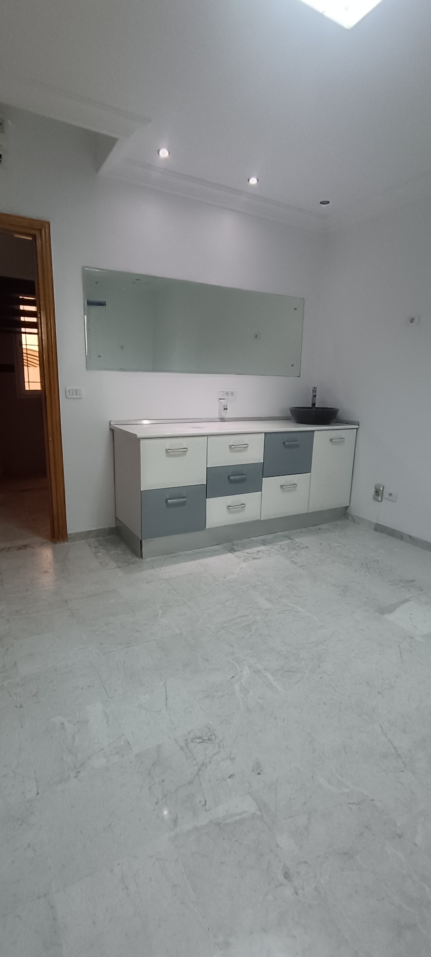 Ariana Ville&nbsp;Cite Ennasr 1&nbsp;Bureaux & Commerces&nbsp;Bureau&nbsp;Bureau id�al pour cabinet dentaire