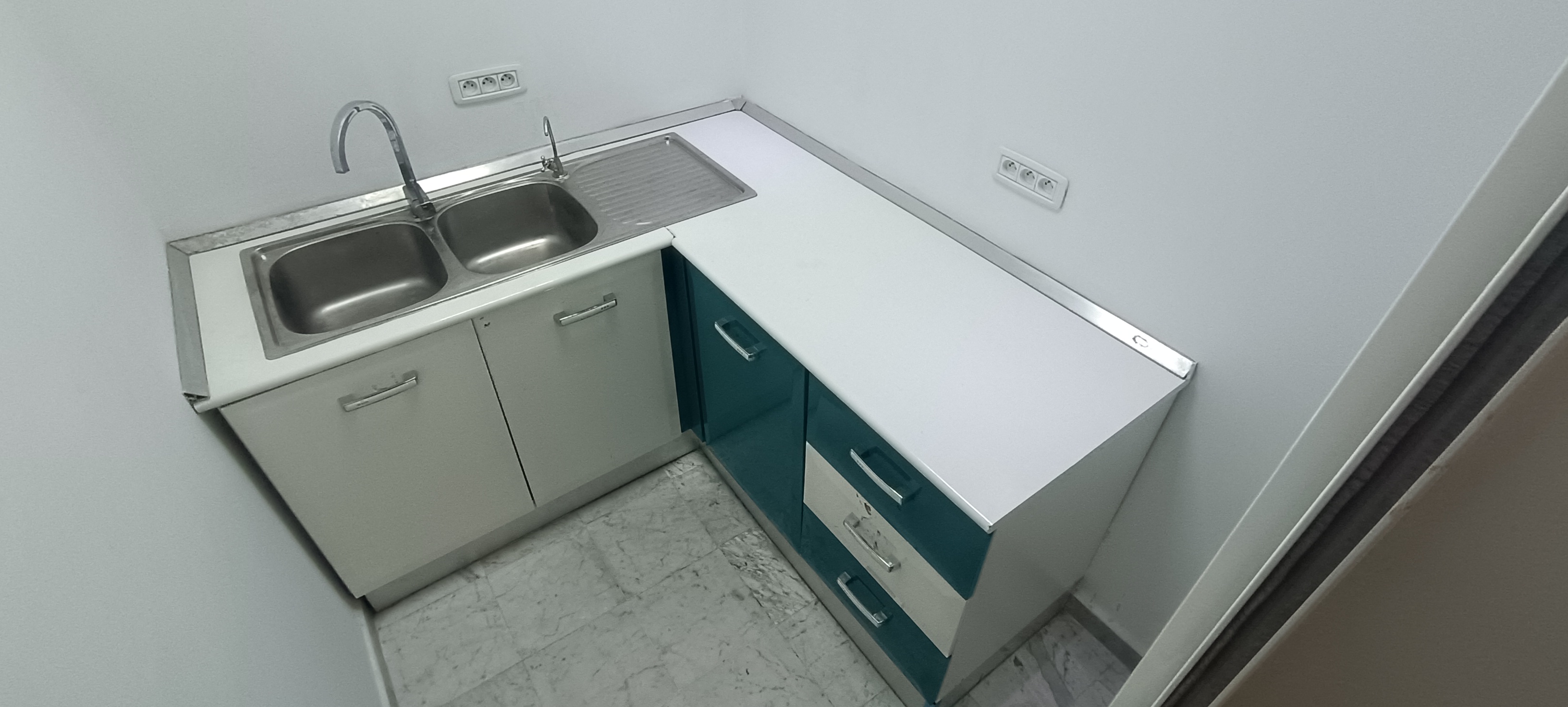 Ariana Ville&nbsp;Cite Ennasr 1&nbsp;Bureaux & Commerces&nbsp;Bureau&nbsp;Bureau id�al pour cabinet dentaire