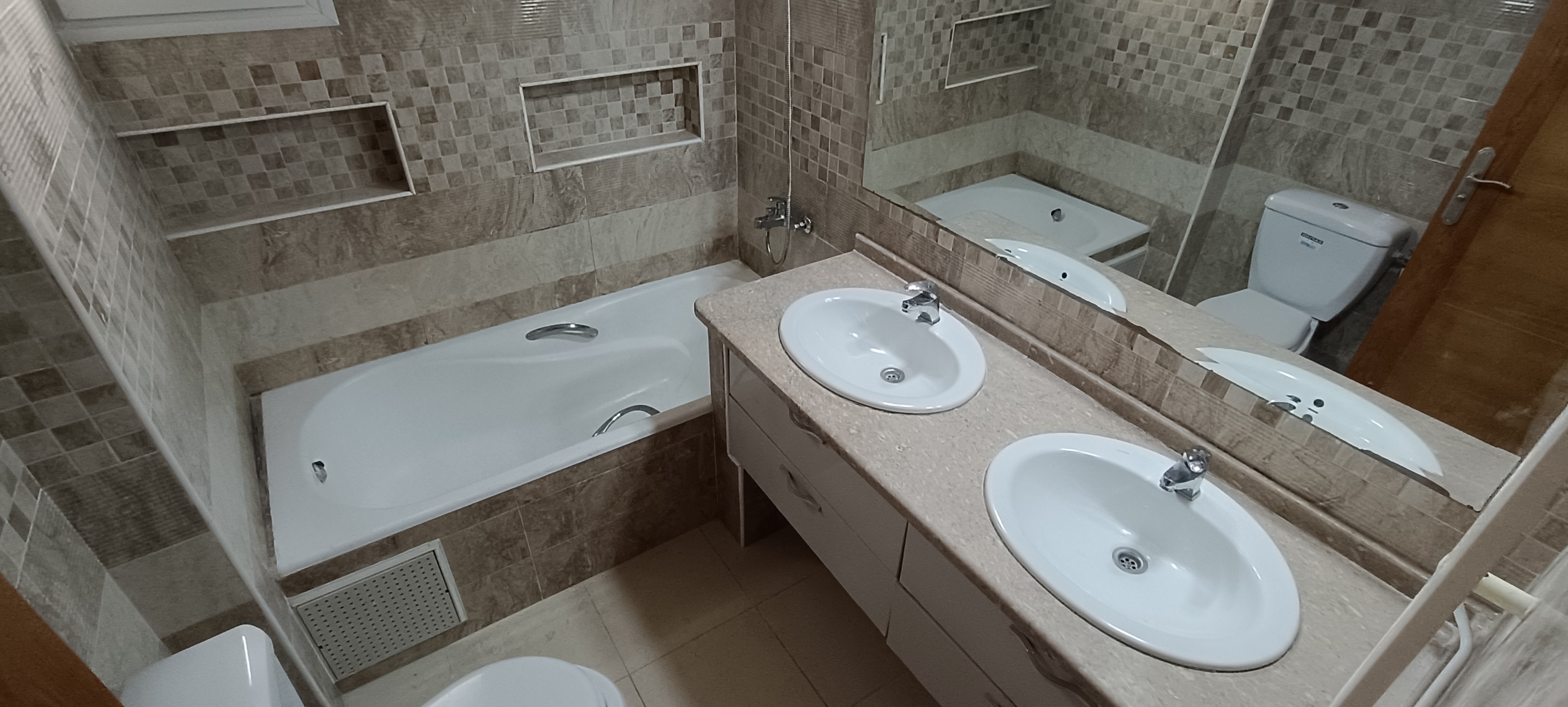 El Menzah&nbsp;Mutuelle Ville&nbsp;Location&nbsp;Appart. 4 pi�ces&nbsp;Vaste appart s3 au premier etage