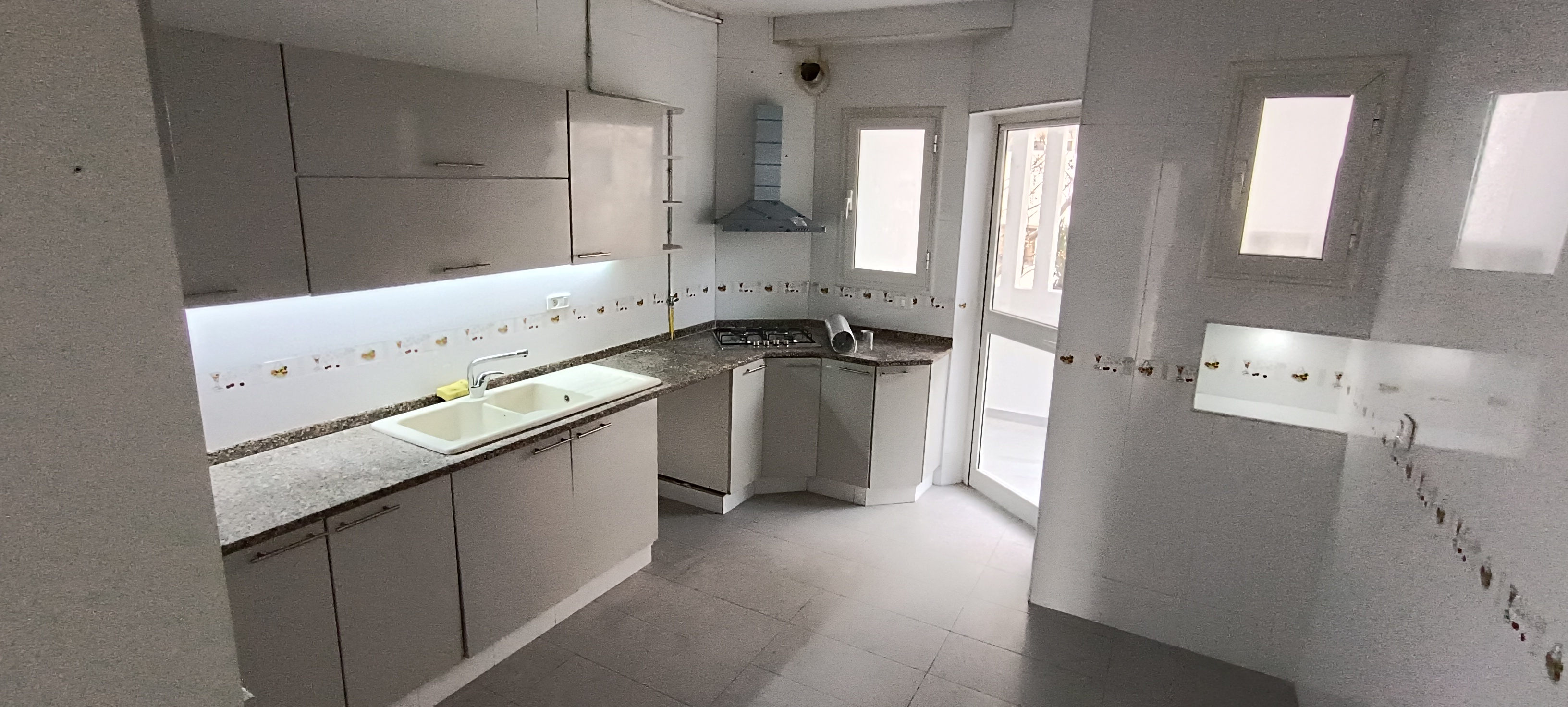 El Menzah&nbsp;Mutuelle Ville&nbsp;Location&nbsp;Appart. 4 pi�ces&nbsp;Vaste appart s3 au premier etage