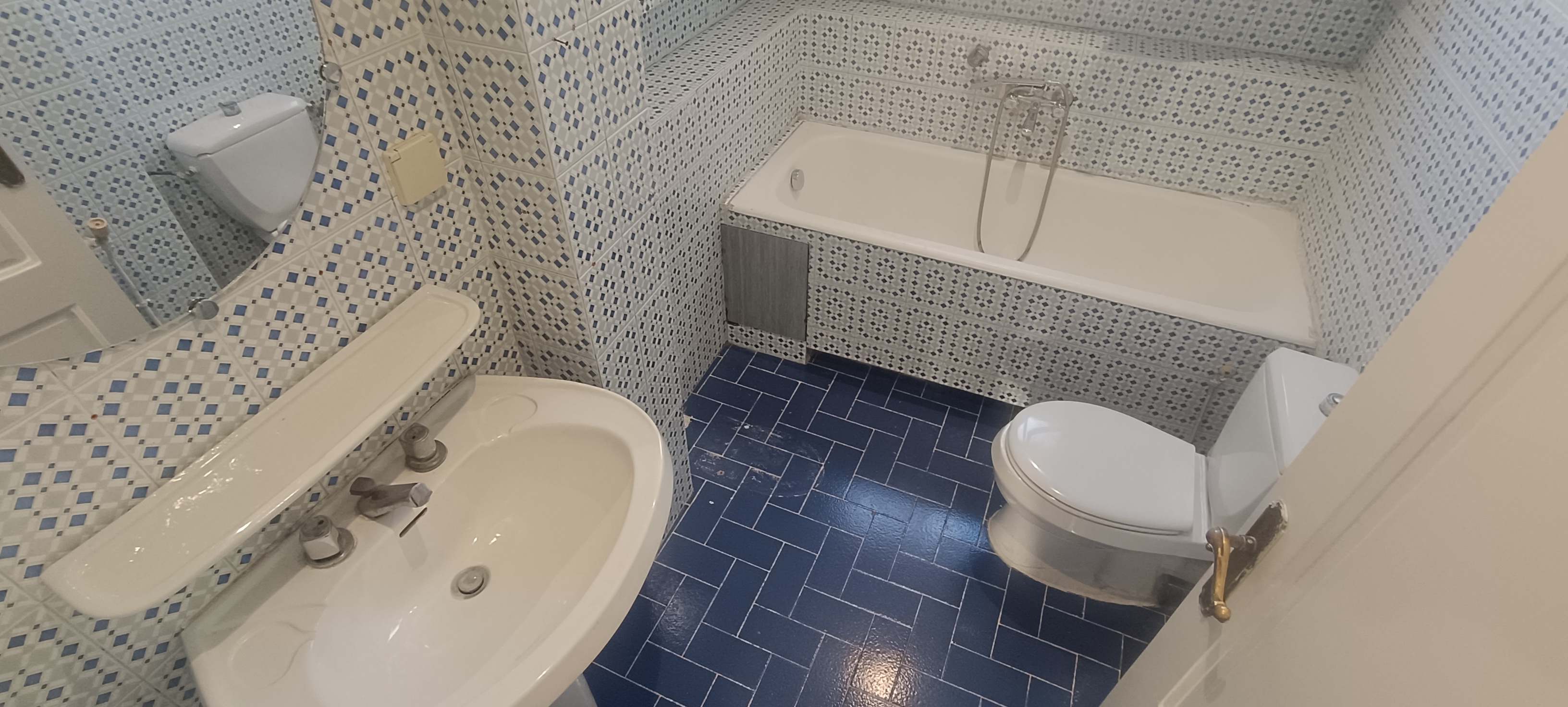 El Menzah&nbsp;Mutuelle Ville&nbsp;Location&nbsp;Appart. 5 pi�ces+&nbsp;Agreable etage de villa s5