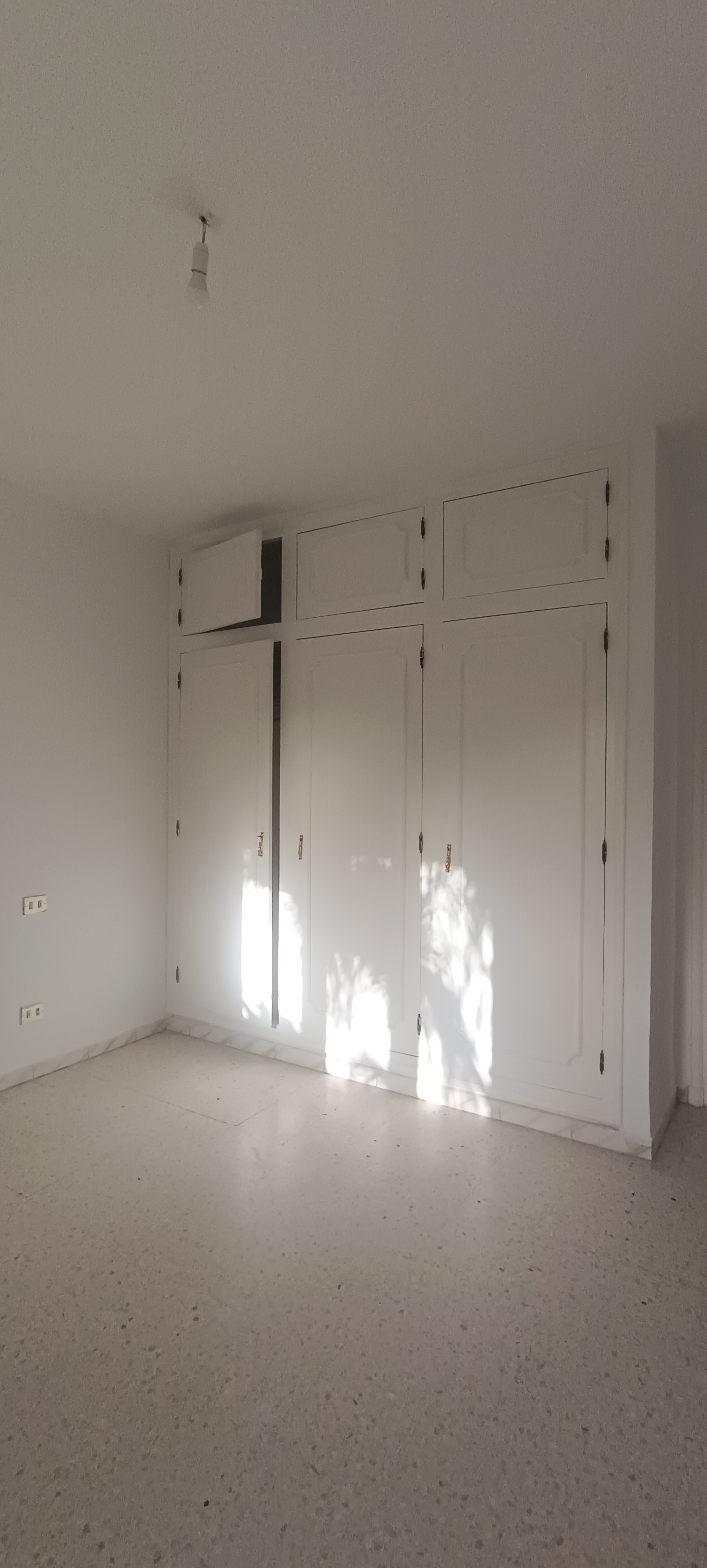 El Menzah&nbsp;Mutuelle Ville&nbsp;Location&nbsp;Appart. 5 pi�ces+&nbsp;Agreable etage de villa s5