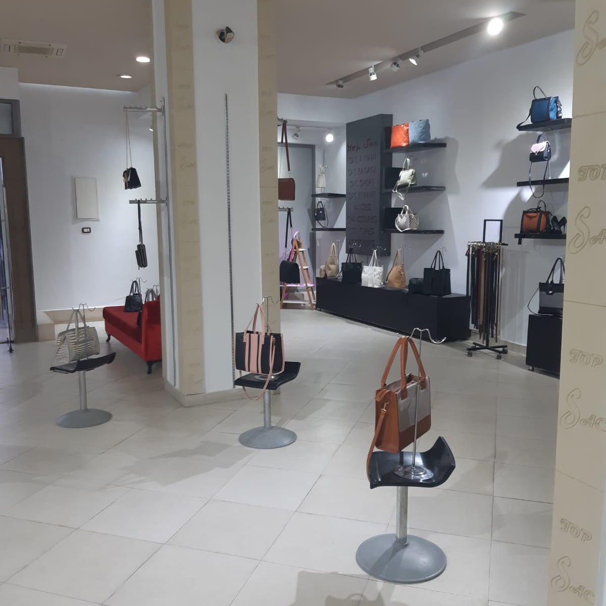 Mnihla Mnihla Location Autre Fonds de commerce  route principale mnihla  tunis