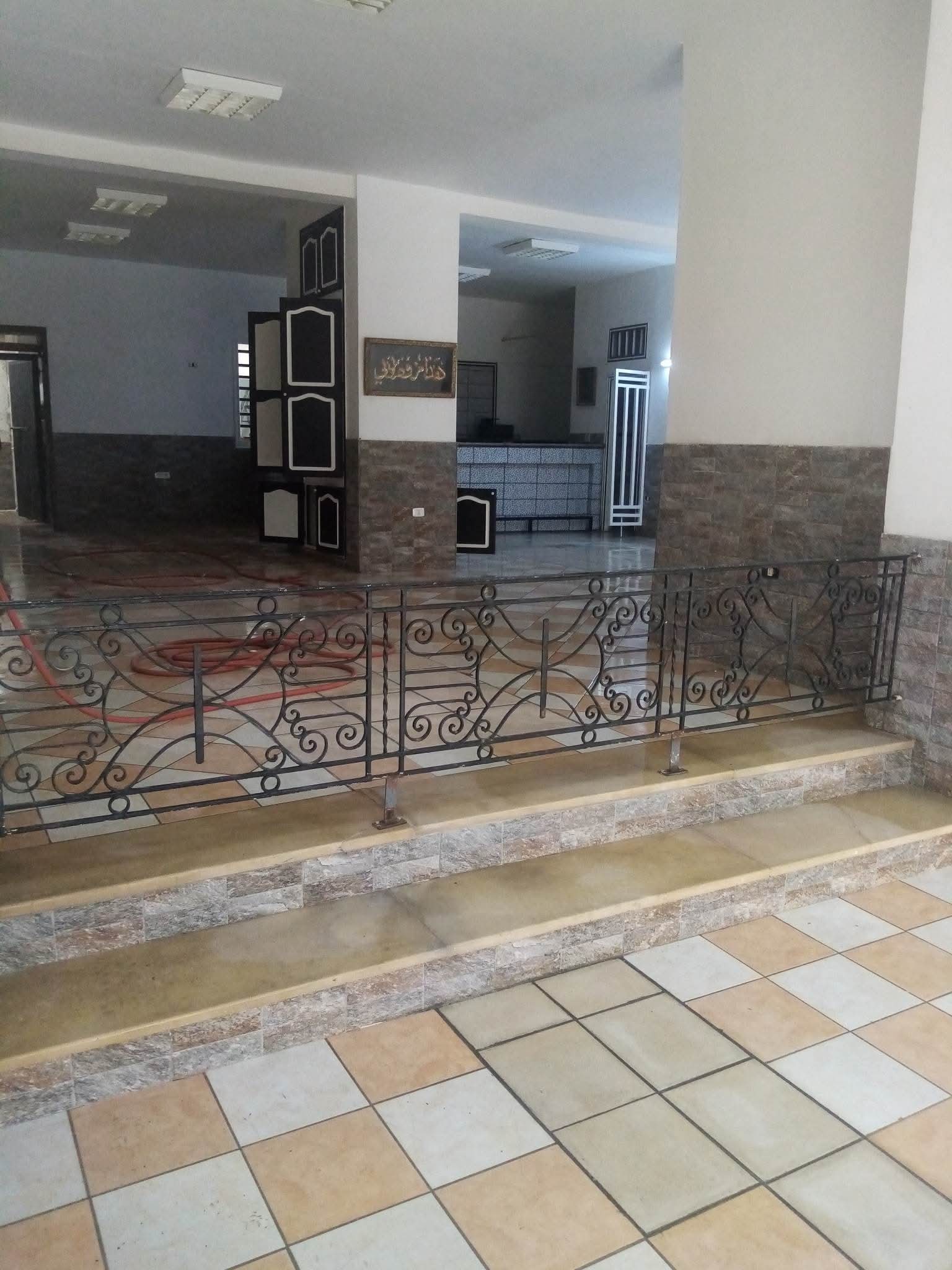 El Kram&nbsp;Le Kram&nbsp;Bureaux & Commerces&nbsp;Surfaces&nbsp;Local � usage d�p�t ou autre au kram 220m2