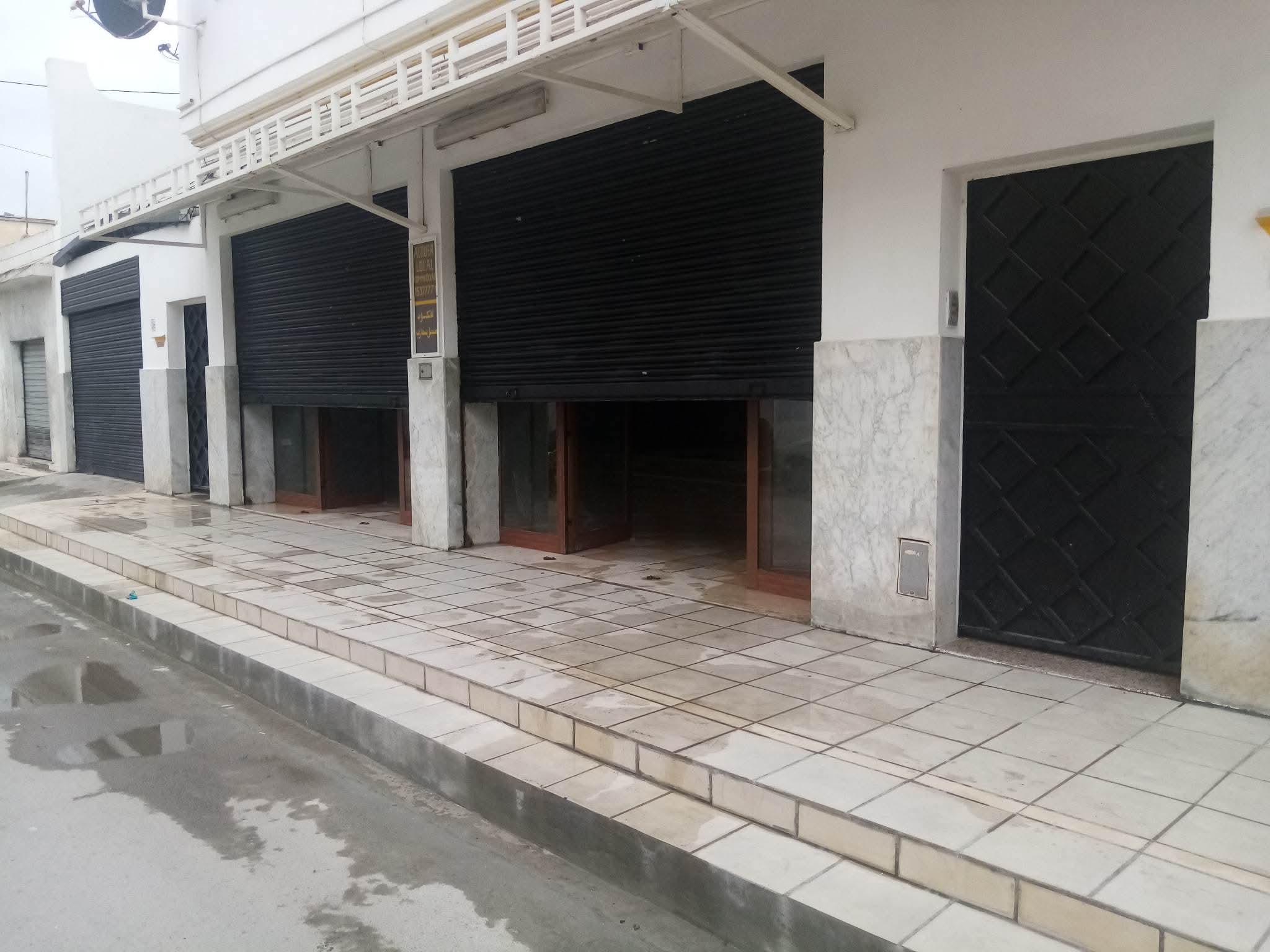 El Kram&nbsp;Le Kram&nbsp;Bureaux & Commerces&nbsp;Surfaces&nbsp;Local � usage d�p�t ou autre au kram 220m2