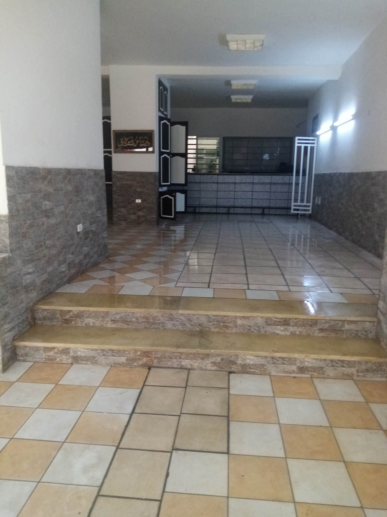 El Kram&nbsp;Le Kram&nbsp;Bureaux & Commerces&nbsp;Surfaces&nbsp;Local � usage d�p�t ou autre au kram 220m2