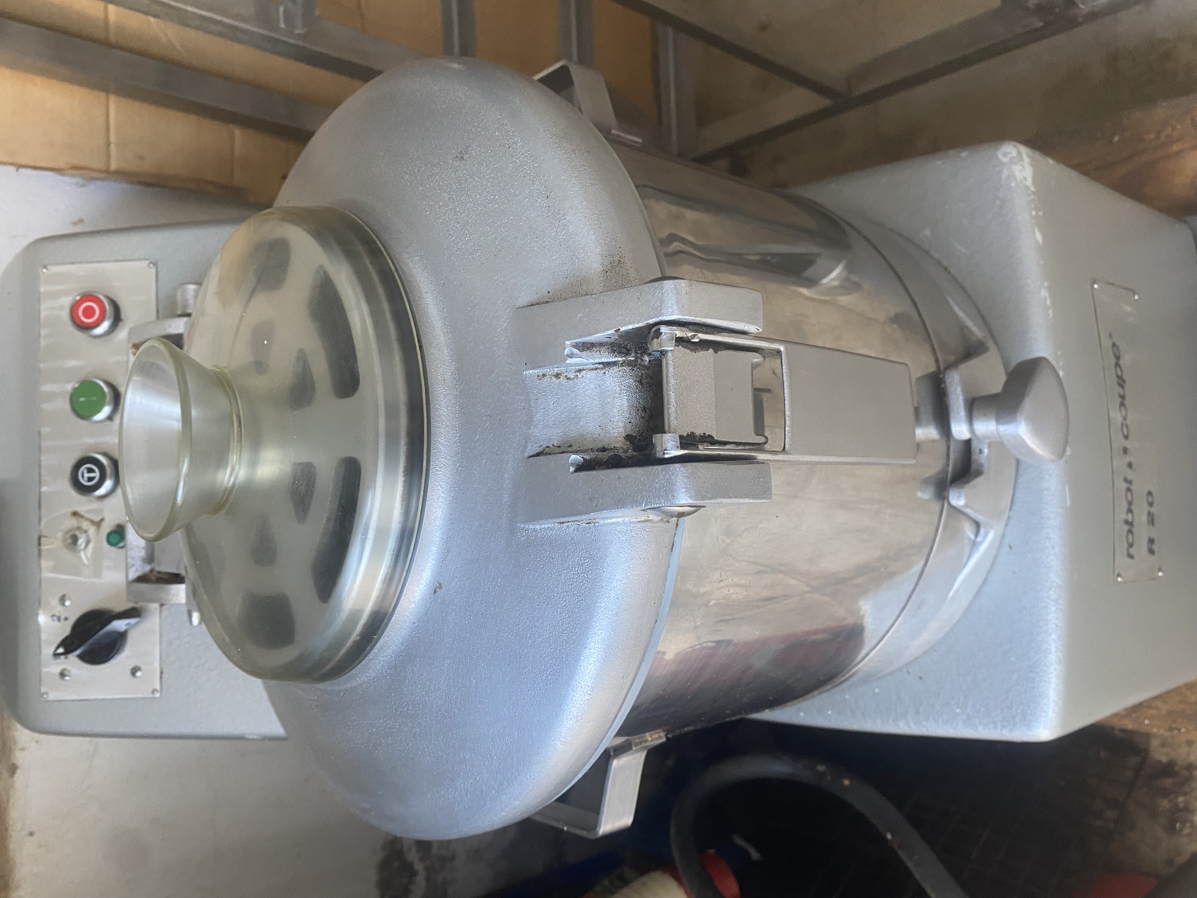 Ariana Ville&nbsp;Riadh Landlous&nbsp;Mixeur, batteur & robot&nbsp;Autre&nbsp;Robot coupe r20