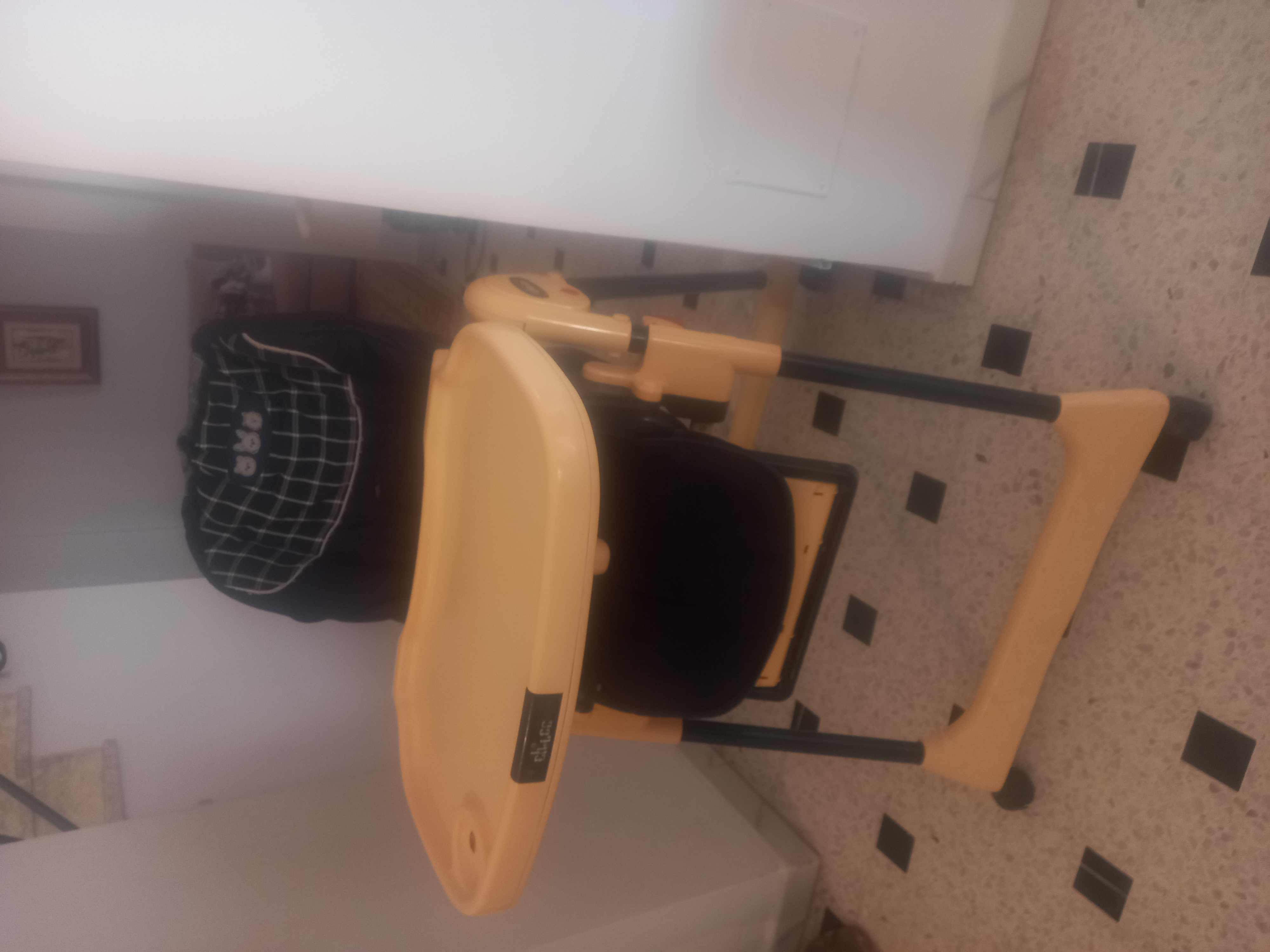 Sfax Ville&nbsp;Sfax&nbsp;S�curit� du b�b�&nbsp;Autre&nbsp;Parc et chaise haute pour b�b�