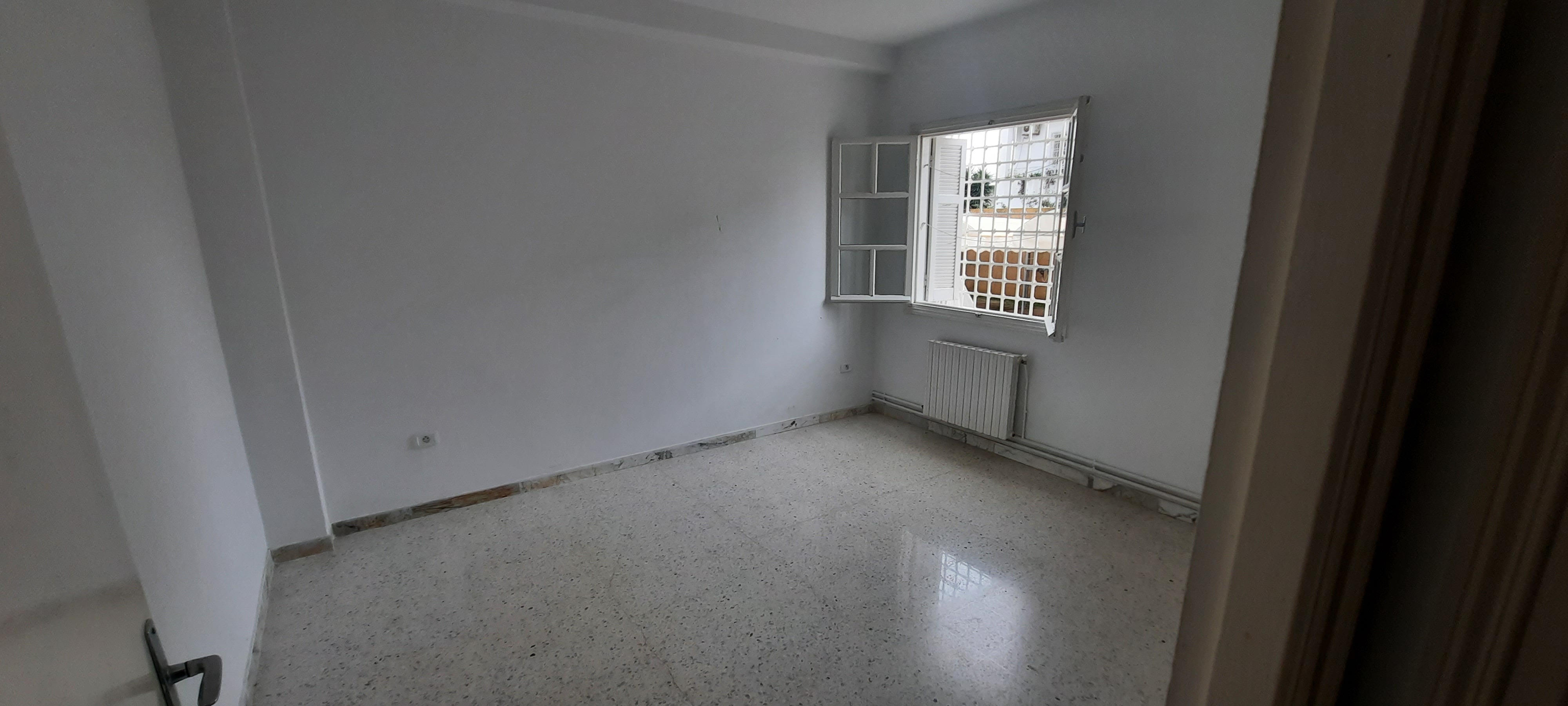 Ariana Ville&nbsp;Riadh Landlous&nbsp;Location&nbsp;Appart. 2 pi�ces&nbsp;S2 pr�s de l'h�pital mahmoud el matri