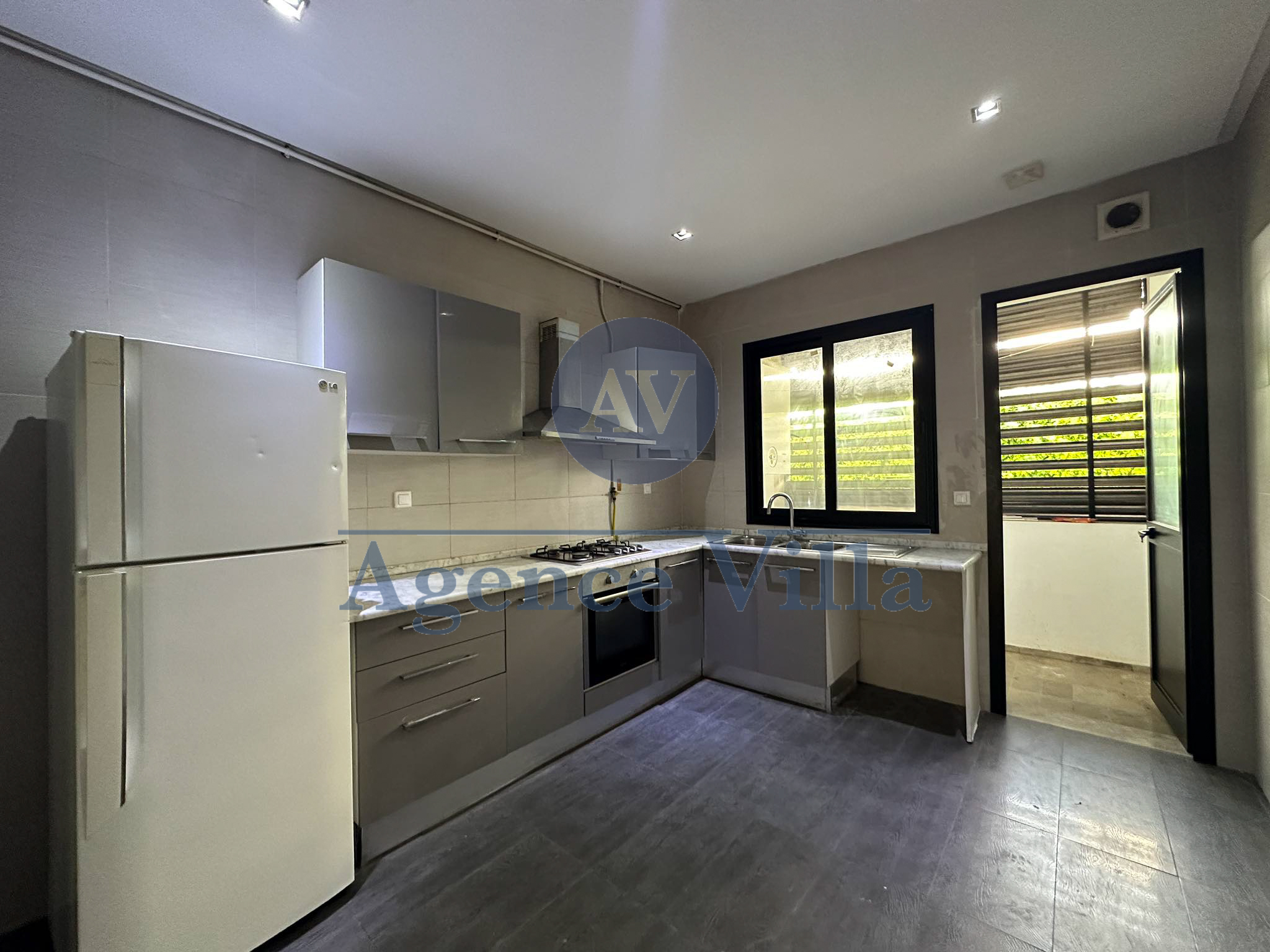 La Marsa Cite Du Stade Location Appart. 4 pices Un appartement s3 avec jardin  la marsa