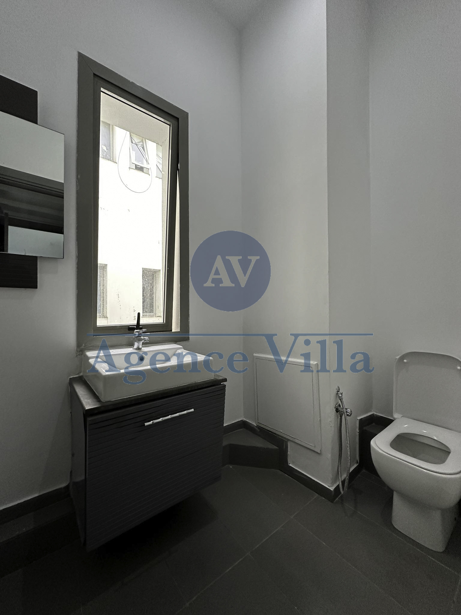 La Marsa Sidi Daoud Bureaux & Commerces Bureau Un bureau h3  la marsa