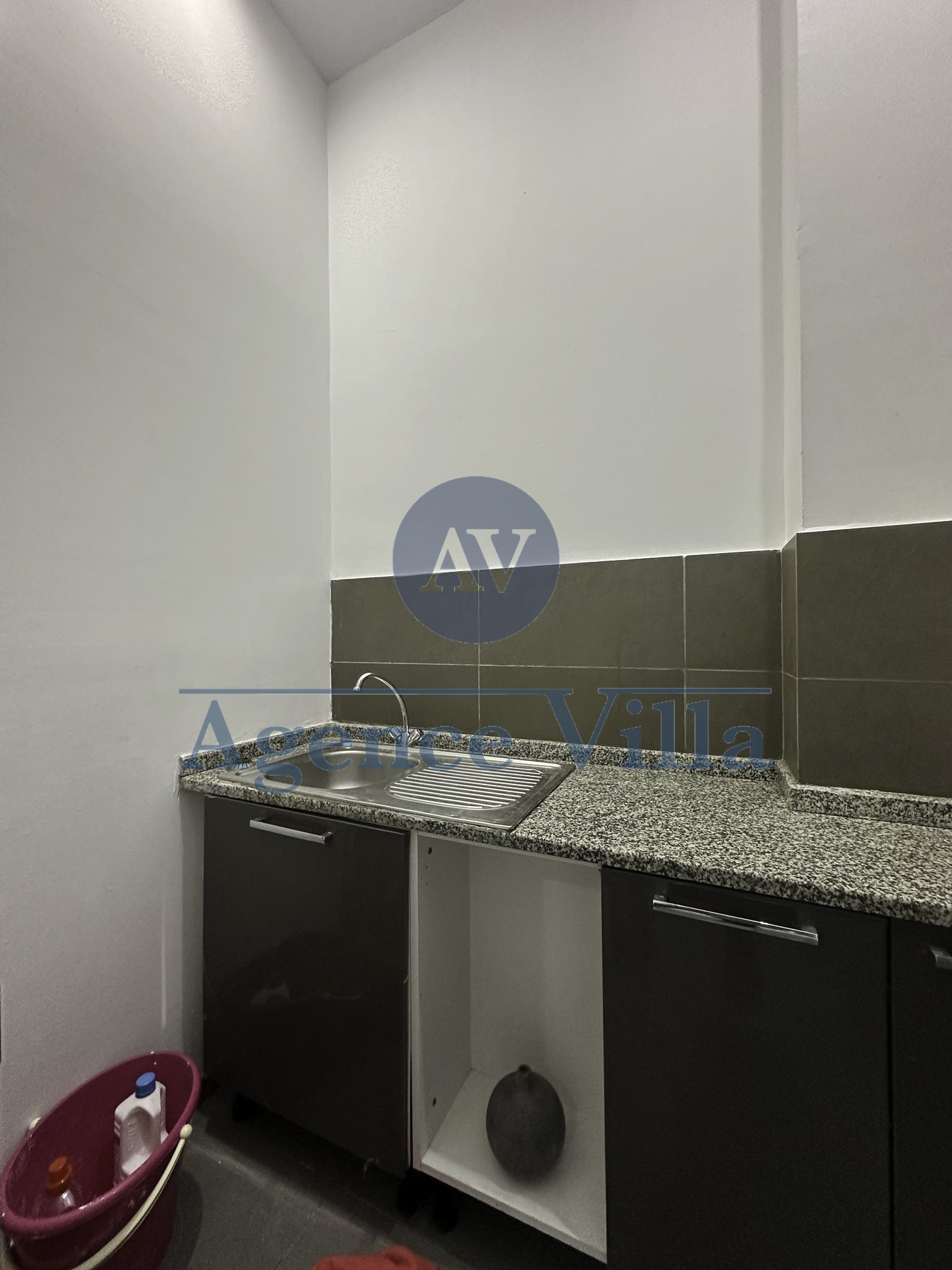 La Marsa Sidi Daoud Bureaux & Commerces Bureau Un bureau h3  la marsa