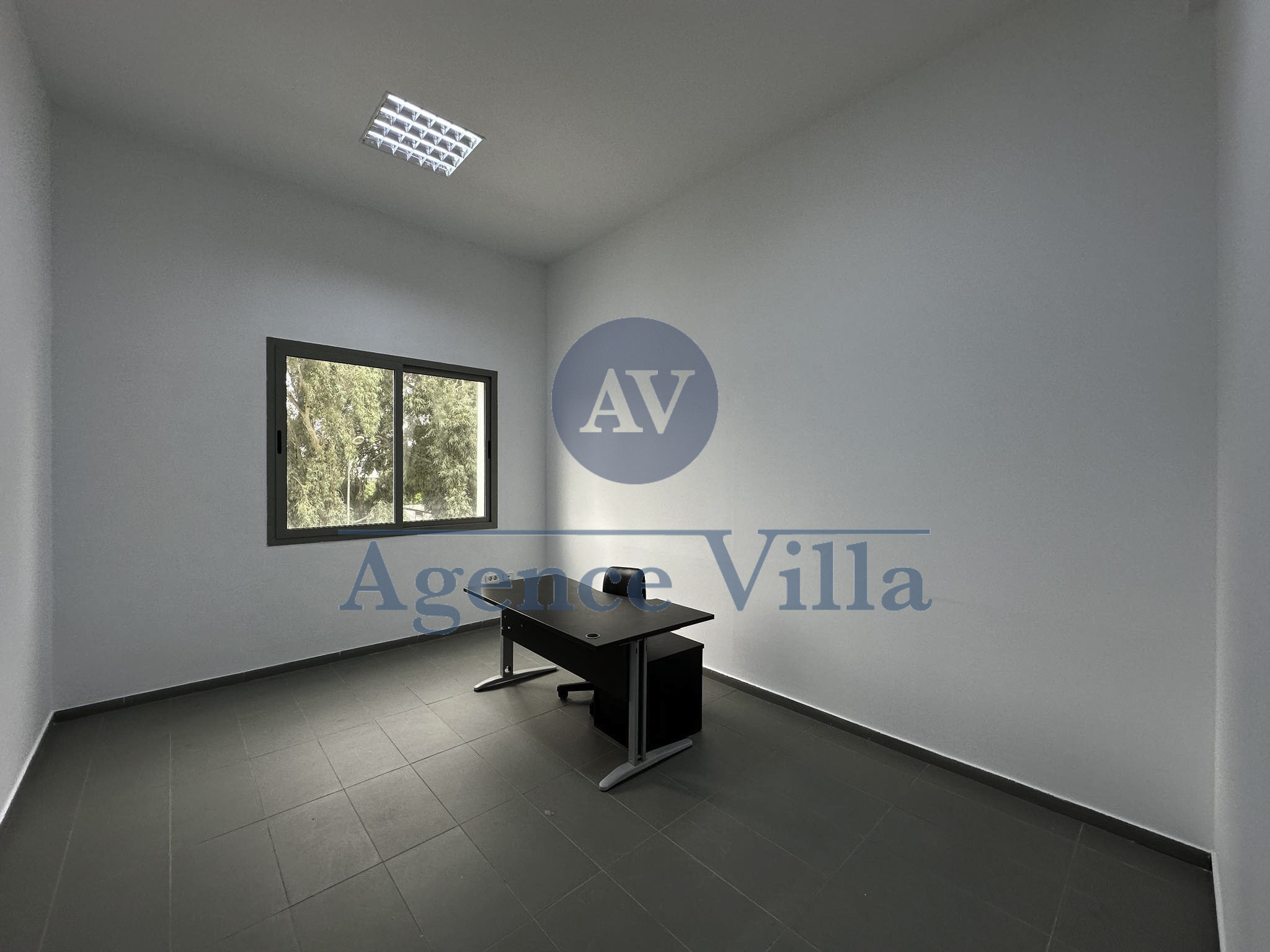 La Marsa Sidi Daoud Bureaux & Commerces Bureau Un bureau h3  la marsa