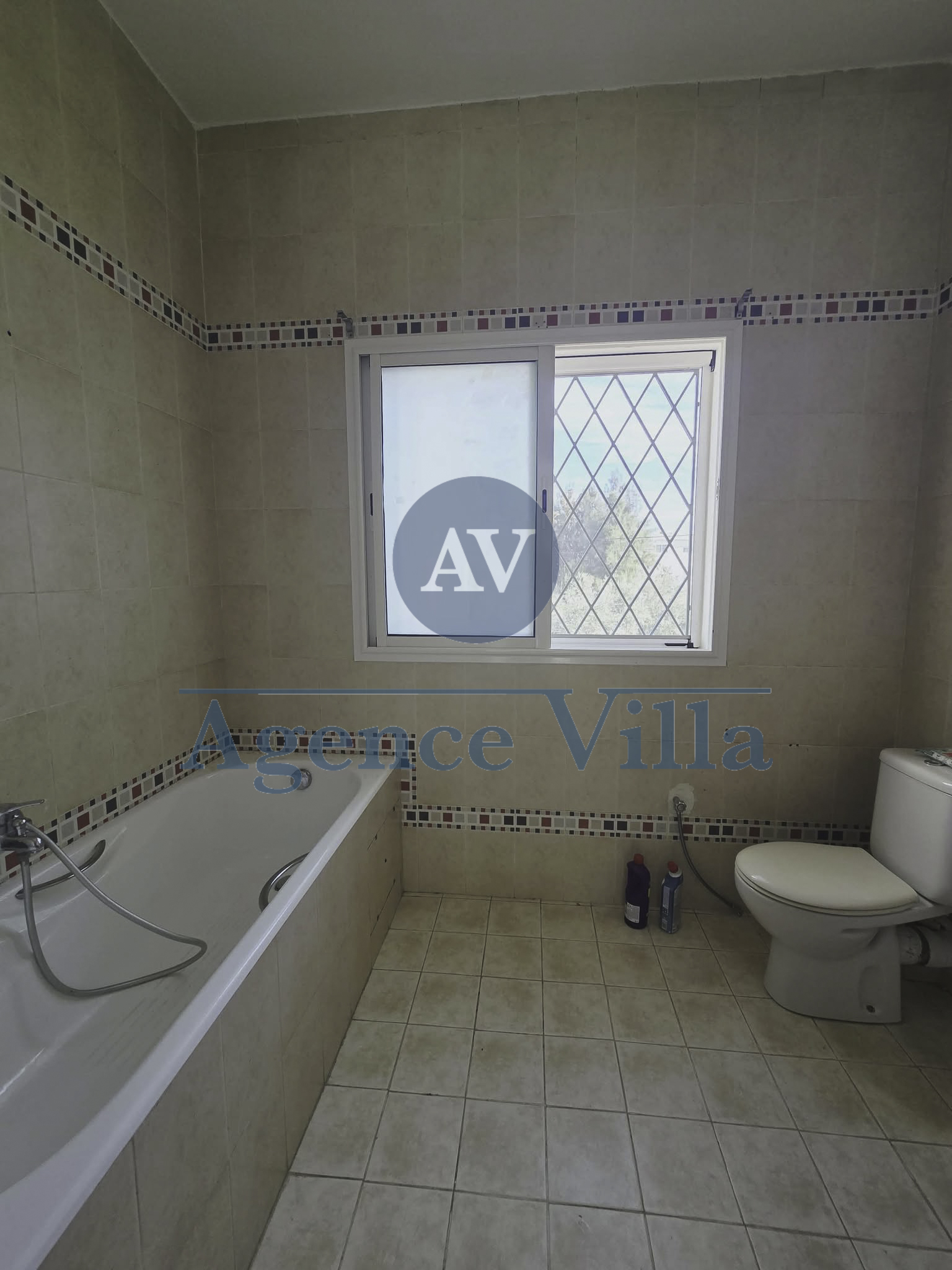 La Soukra&nbsp;La Soukra&nbsp;Location&nbsp;Maisons&nbsp;Une villa s3 avec jardin � la soukra