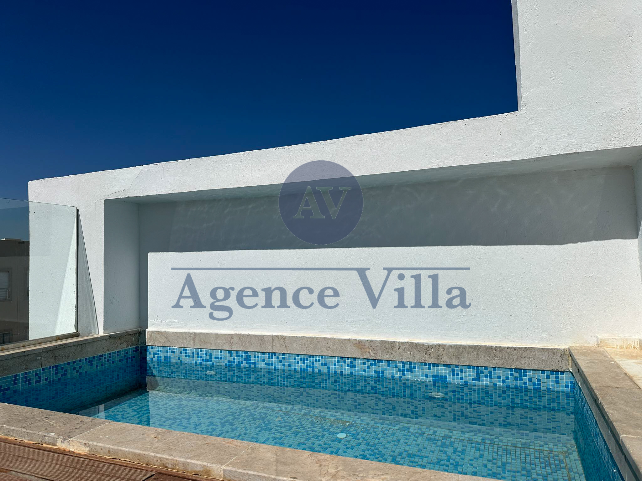 La Marsa&nbsp;Gammart&nbsp;Location&nbsp;Duplex&nbsp;Un triplex s5 � gammarth avec piscine