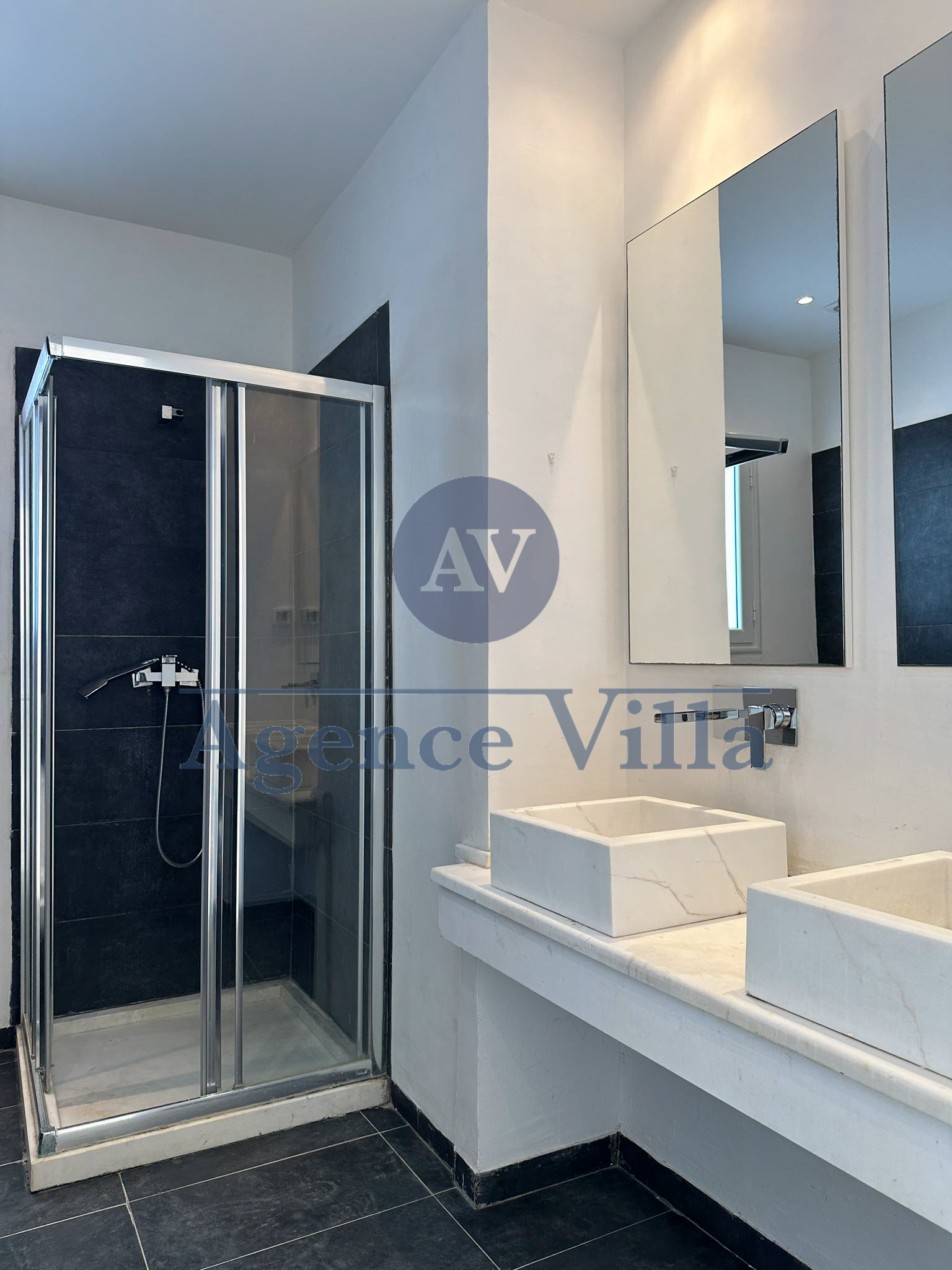 La Marsa&nbsp;Gammart&nbsp;Location&nbsp;Duplex&nbsp;Un triplex s5 � gammarth avec piscine