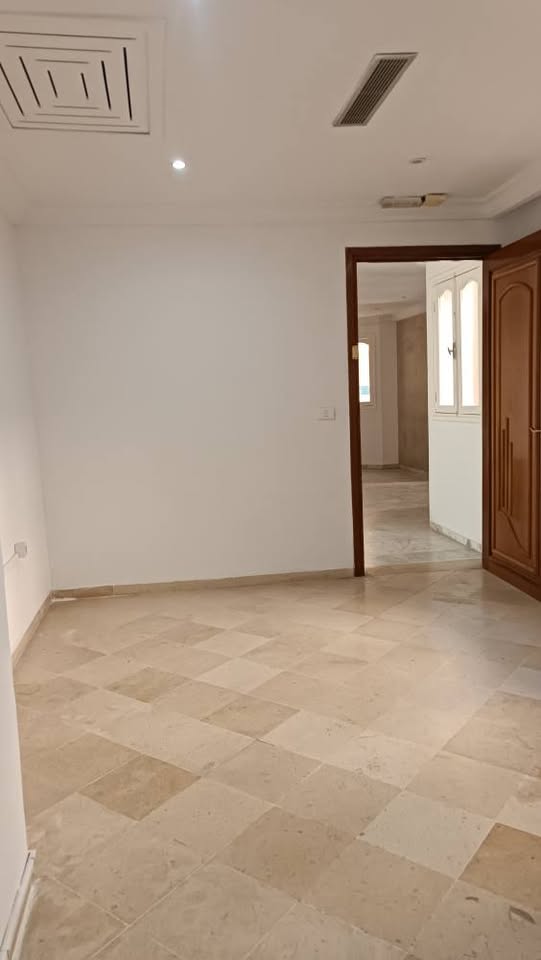 Cite El Khadra Kheireddine Pacha Location Appart. 4 pices Bureaux montplaisir  vue lac  quartier pro