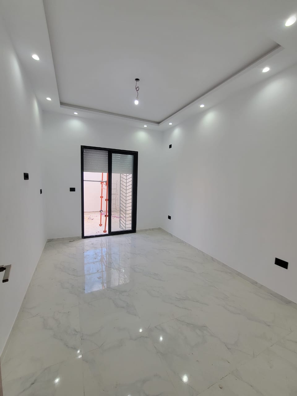 Bizerte Nord&nbsp;Cite El Korniche 1&nbsp;Location&nbsp;Appart. 2 pi�ces&nbsp;Un rezdechauss� de type s2