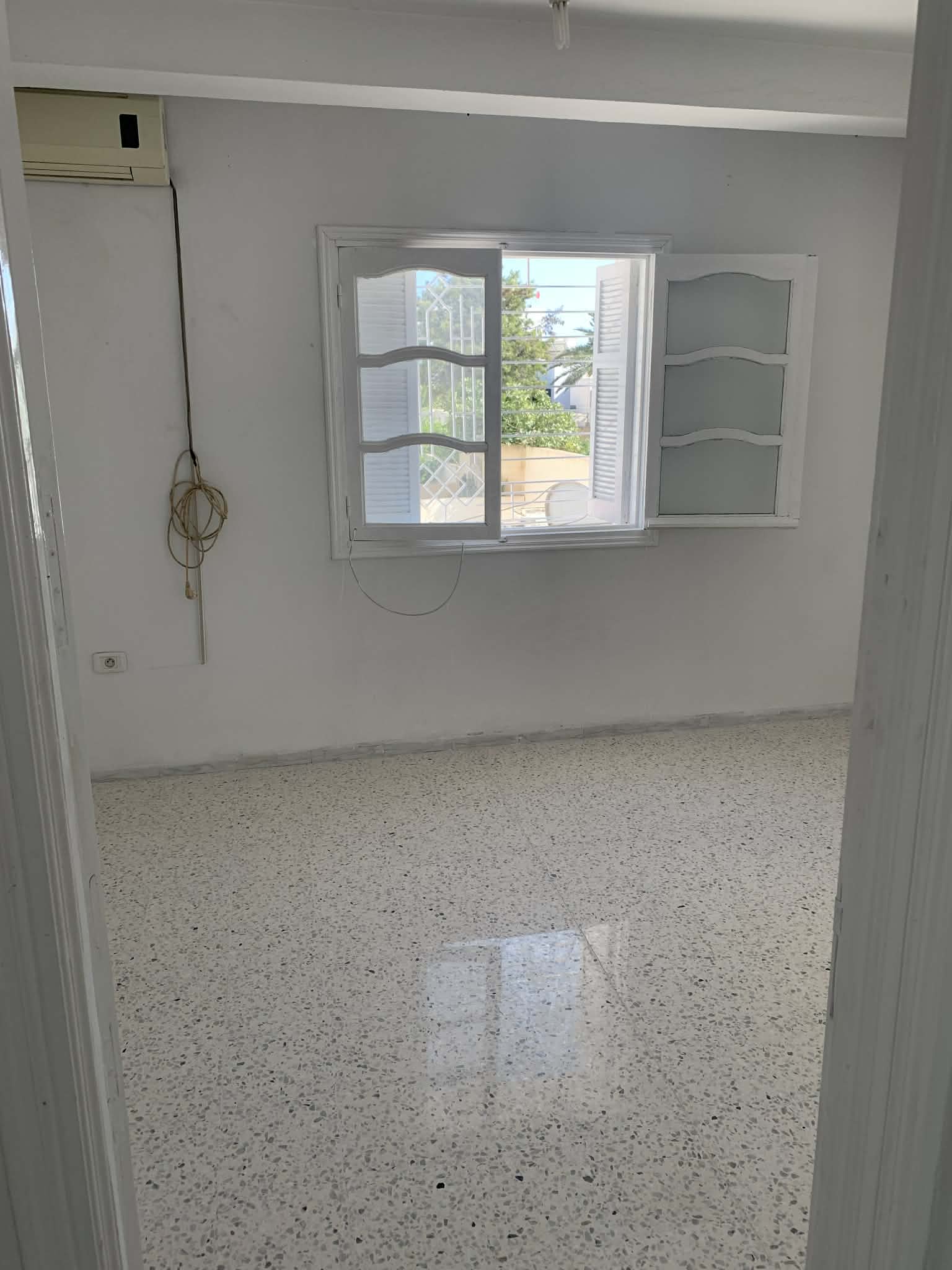 La Soukra&nbsp;La Soukra&nbsp;Location&nbsp;Appart. 2 pi�ces&nbsp;D�but soukra � proximit� de charguia 2