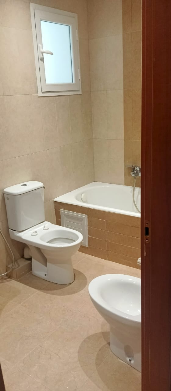 La Marsa&nbsp;El Aouina&nbsp;Location&nbsp;Appart. 4 pi�ces&nbsp;�tage de villa s3 � laouina