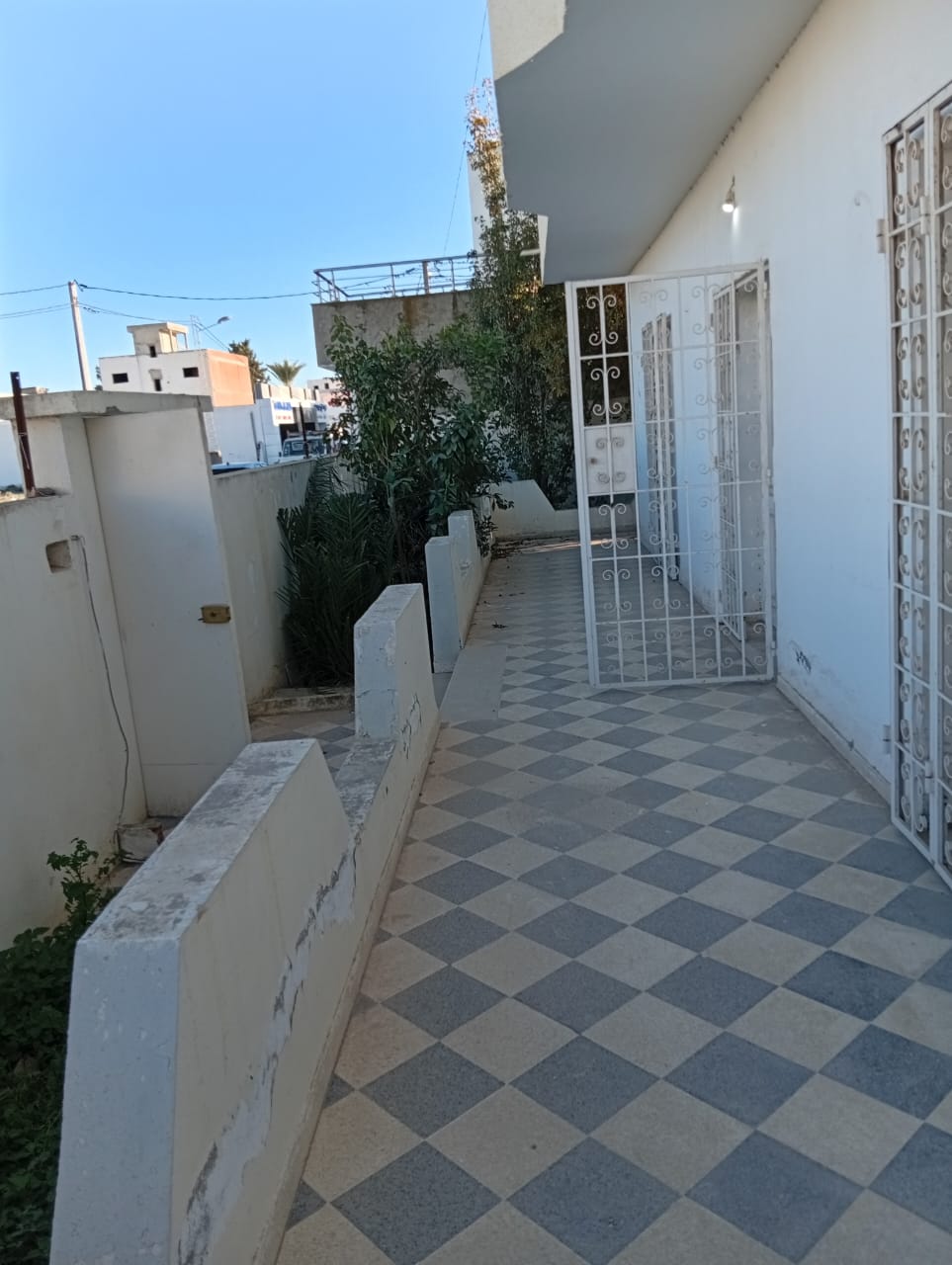 La Marsa&nbsp;Cite Bhar Lazreg&nbsp;Location&nbsp;Maisons&nbsp;Une grande maison � usage commerciale