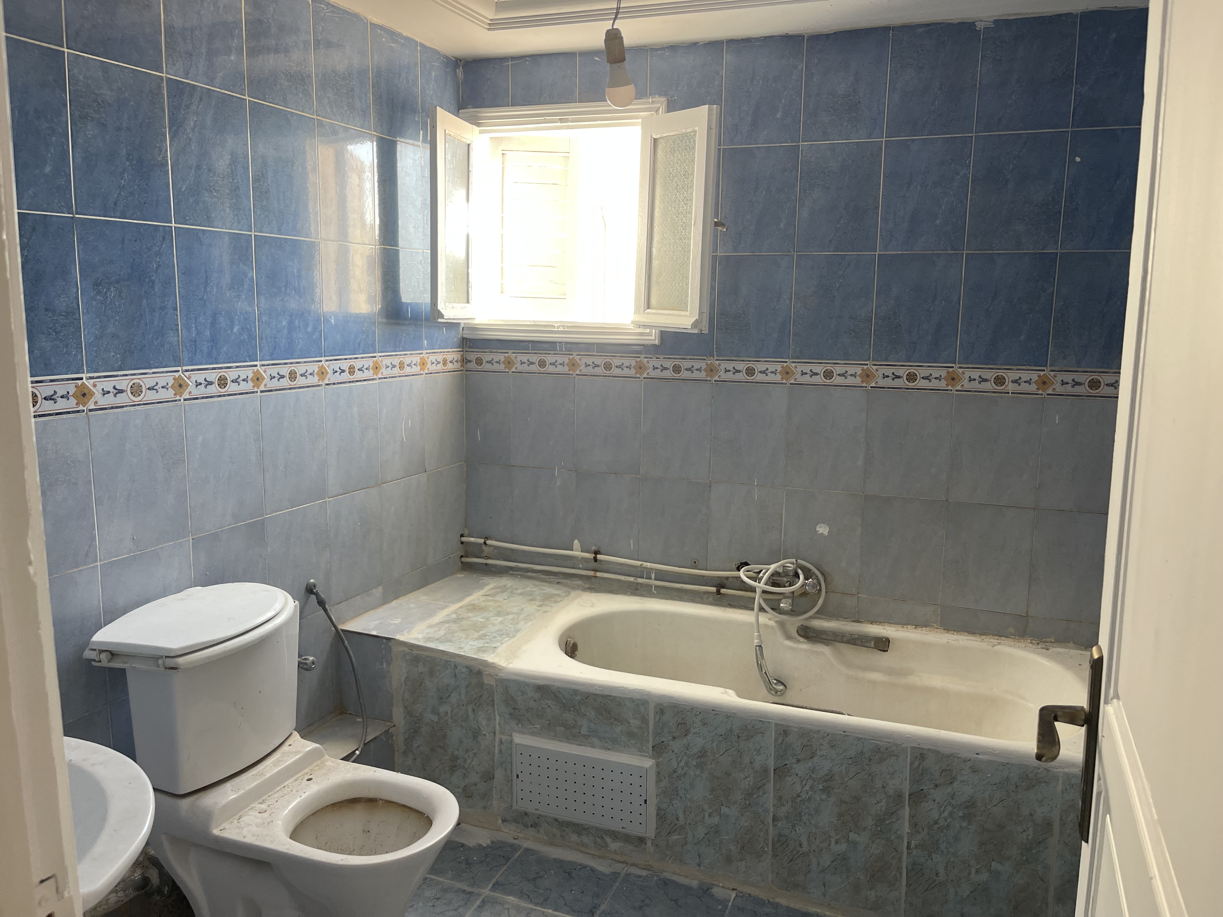 La Soukra&nbsp;Borj Louzir&nbsp;Location&nbsp;Appart. 5 pi�ces+&nbsp;Appartement s plus 4