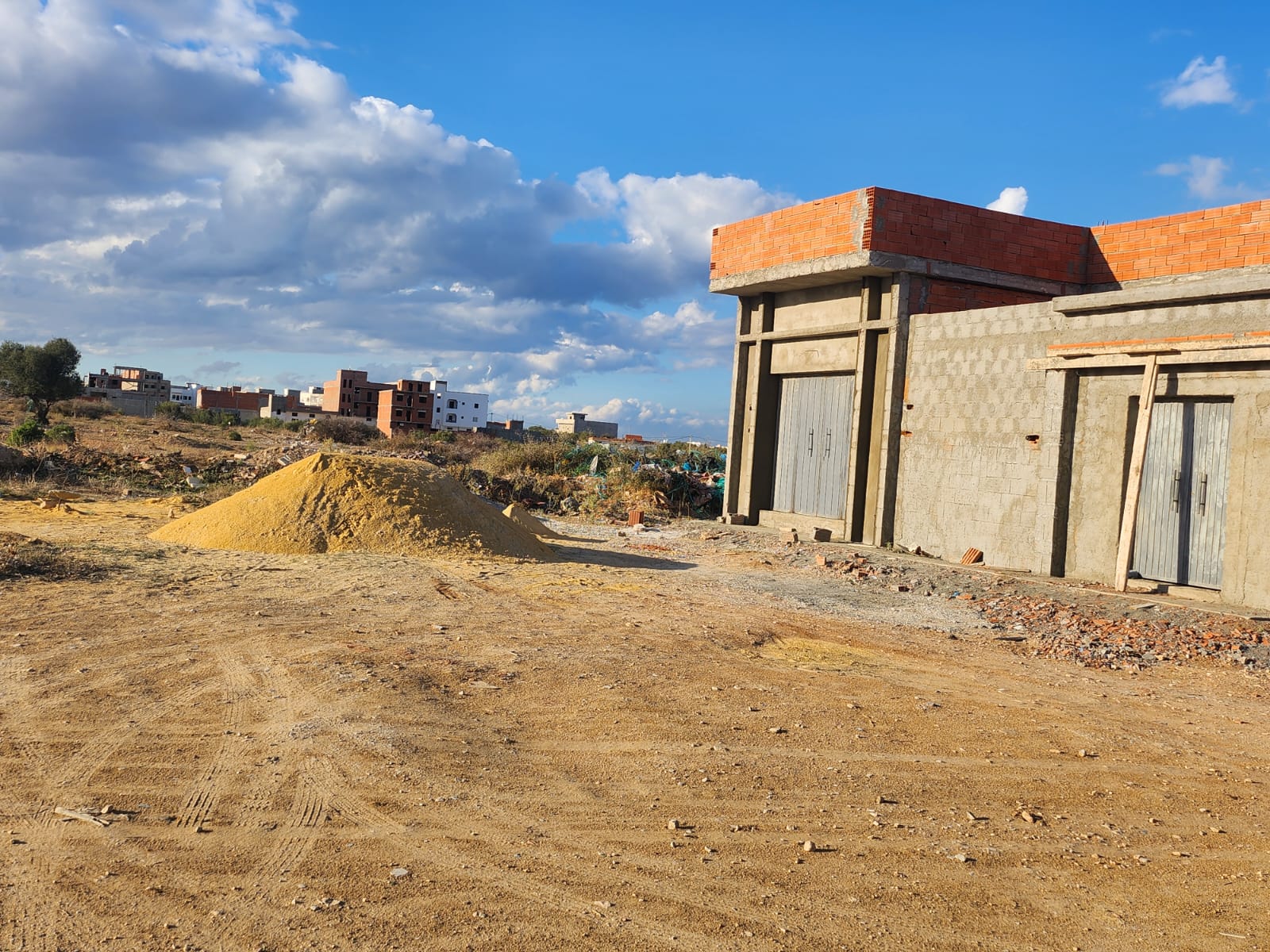 Sousse Riadh&nbsp;Zaouiet Sousse&nbsp;Terrain&nbsp;Terrain nu&nbsp;Besoin argent lot de terrain a zaouiet ss