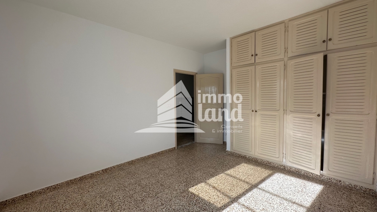 La Marsa Marsa Safsaf Location Appart. 4 pices Etage de villa s4  la marsa plage