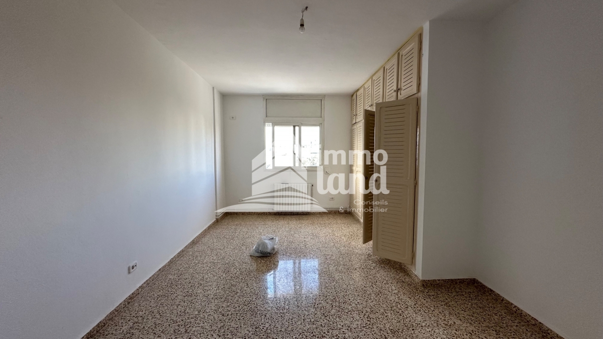 La Marsa Marsa Safsaf Location Appart. 4 pices Etage de villa s4  la marsa plage