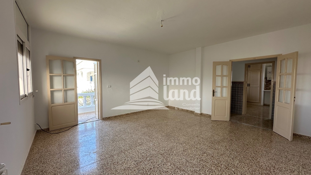 La Marsa Marsa Safsaf Location Appart. 4 pices Etage de villa s4  la marsa plage