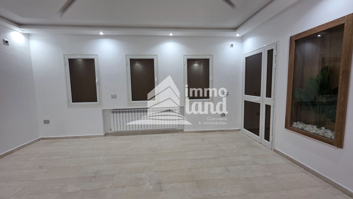 La Soukra Chotrana 1 Location Duplex Triplex s5 avec jardin  la soukra