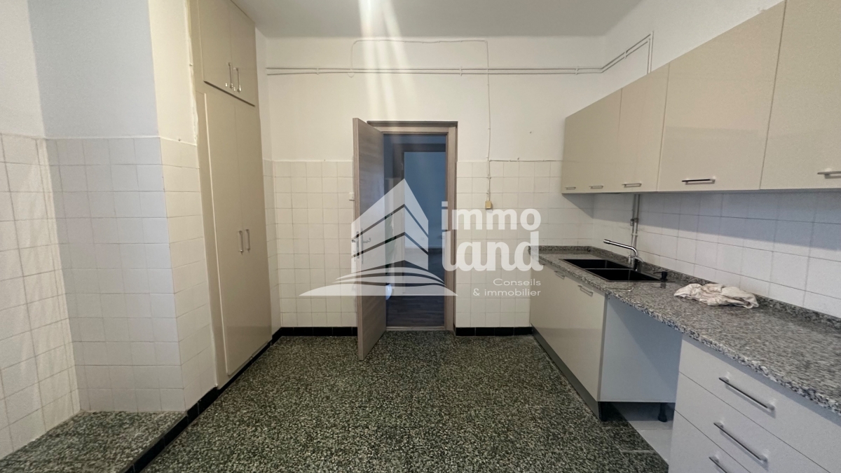 La Marsa&nbsp;Cite El Ahmadi&nbsp;Location&nbsp;Appart. 3 pi�ces&nbsp;Rdc de villa s3 avc entr�e ind�pendante � la marsa