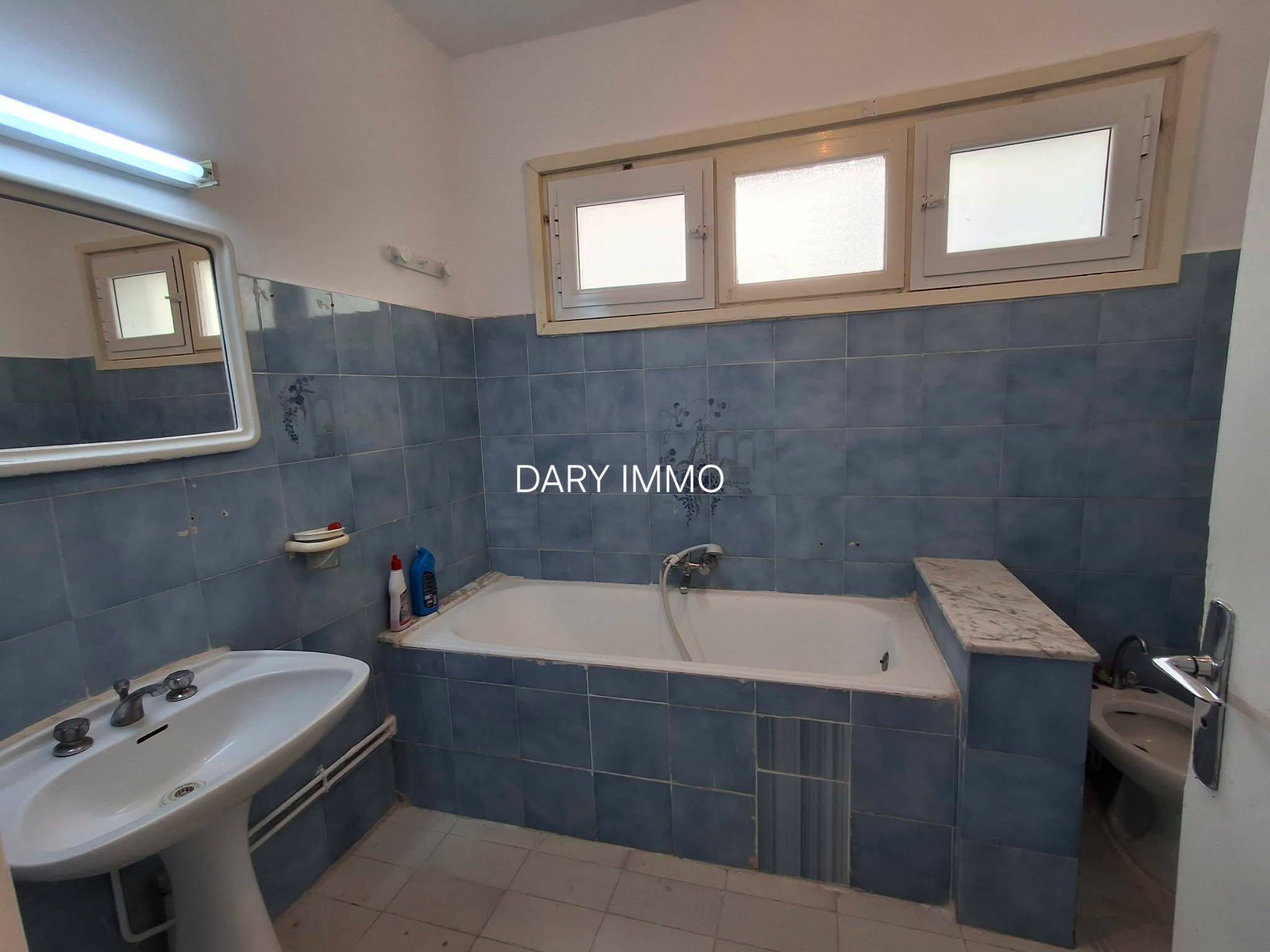 El Menzah El Manar 1 Vente Appart. 5 pices+ Appartement spacieux s4  el manar 1
