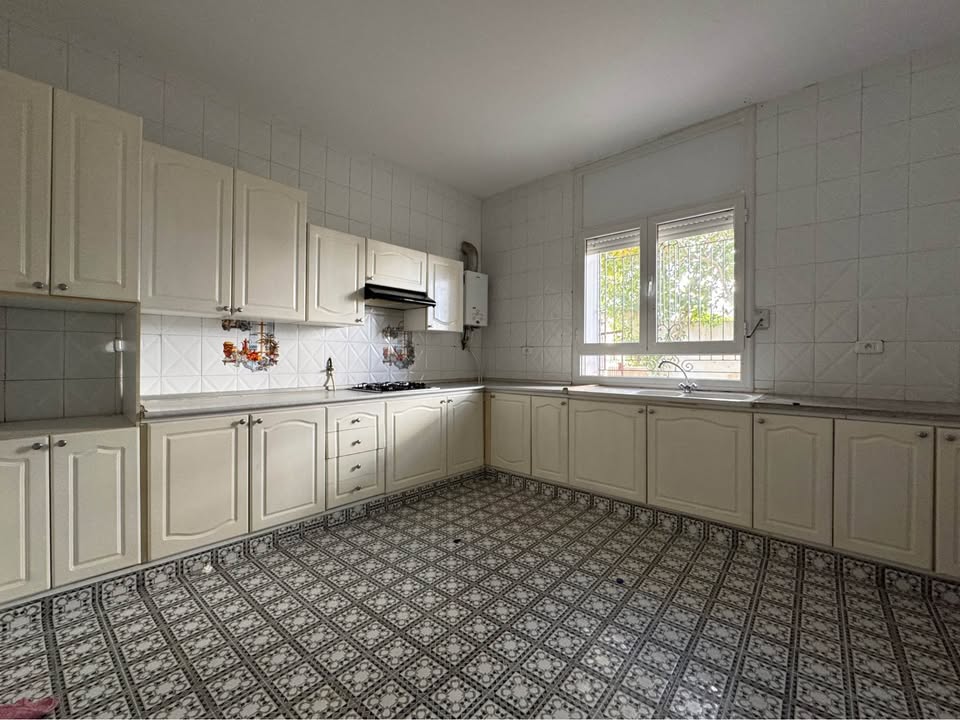 Mnihla Jardins d'el Menzah Location Maisons Cit faouz spacieux rdc villa s2  800 dt