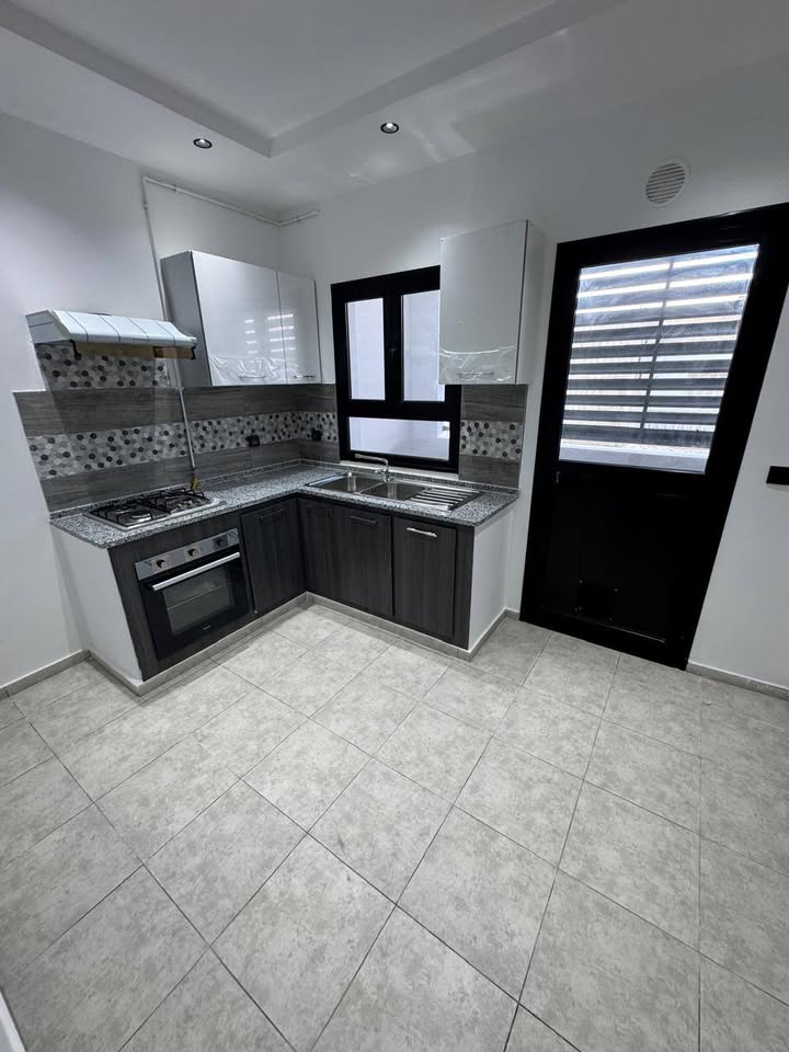 Raoued&nbsp;Cite Ennkhilet&nbsp;Location&nbsp;Appart. 4 pi�ces&nbsp;Ennkhilet joli appt s2 haut stg