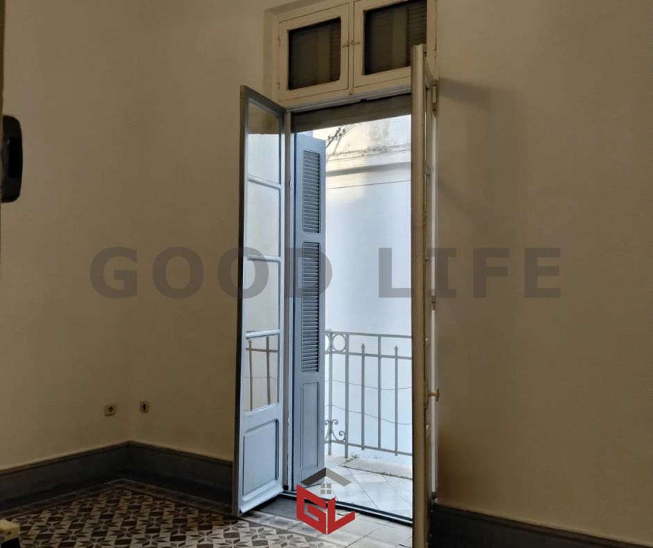 Bab Bhar&nbsp;Hedi Chaker&nbsp;Location&nbsp;Appart. 5 pi�ces+&nbsp;S4 � la place d afrique