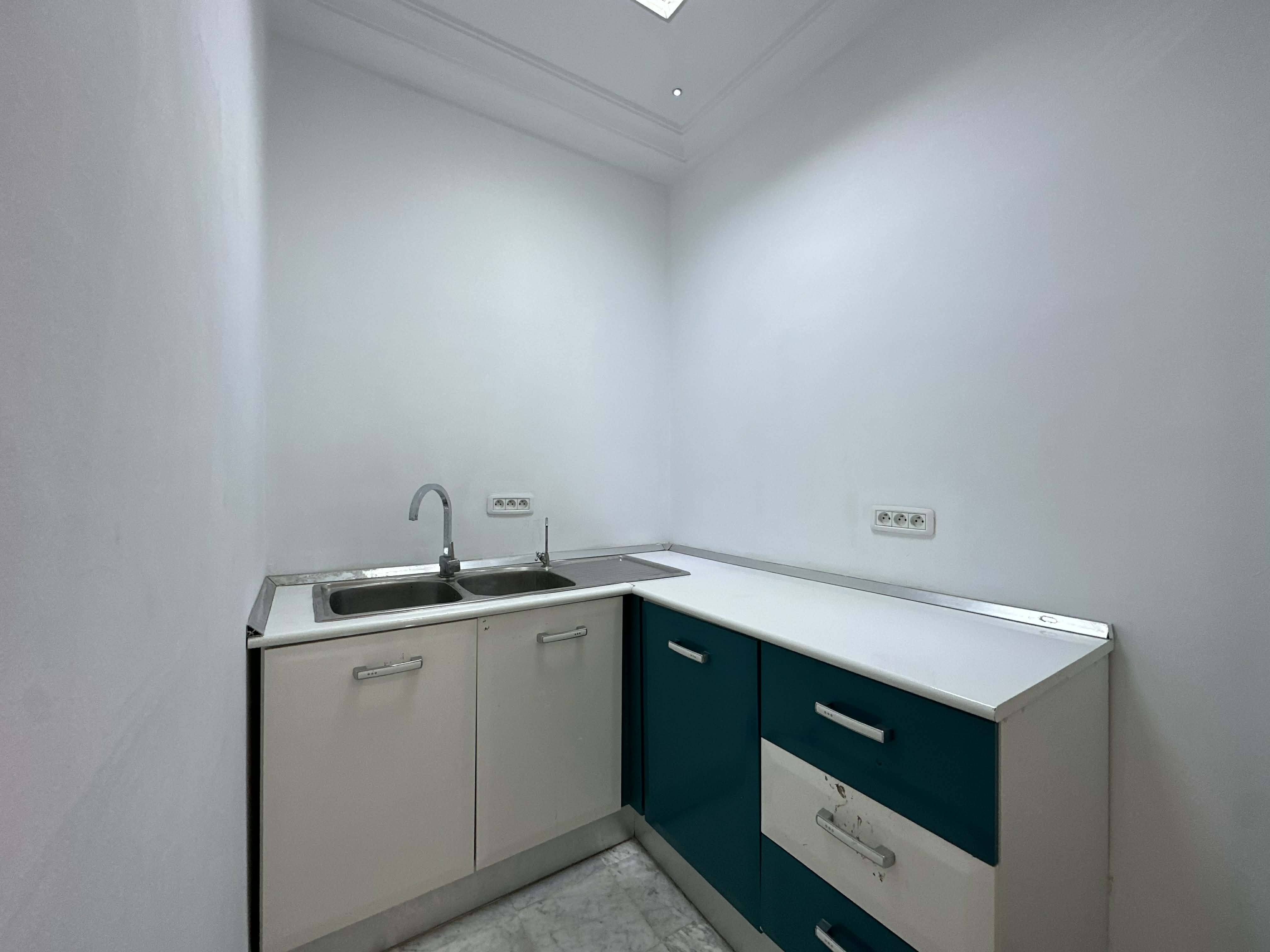 Ariana Ville Cite Ennasr 2 Bureaux & Commerces Bureau Bureau a2  ennasr 2 hedi nouira