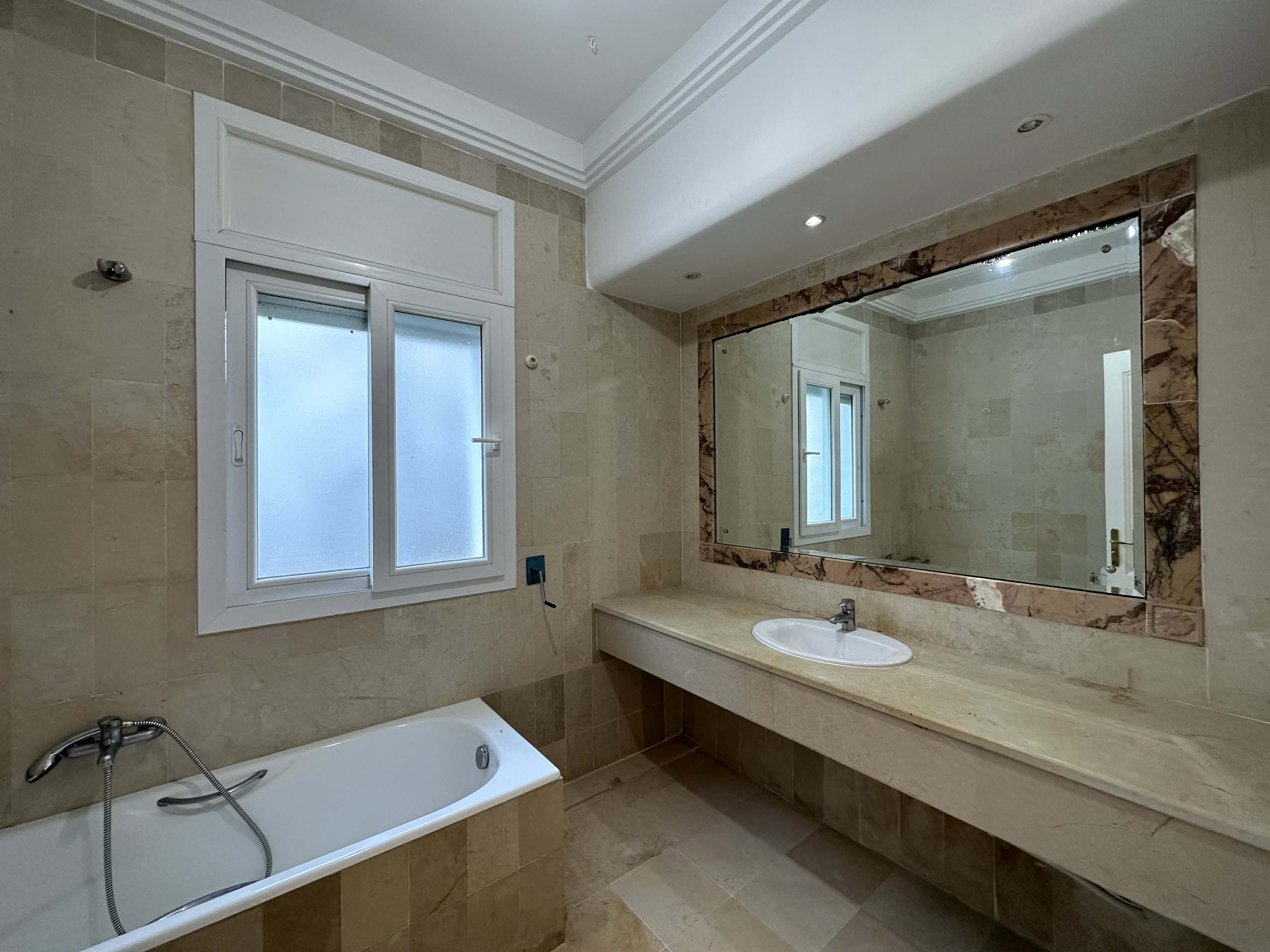 El Menzah El Menzah 9 Location Appart. 5 pices+ Appart s5 haut standing avec terrasse  menzah 9b