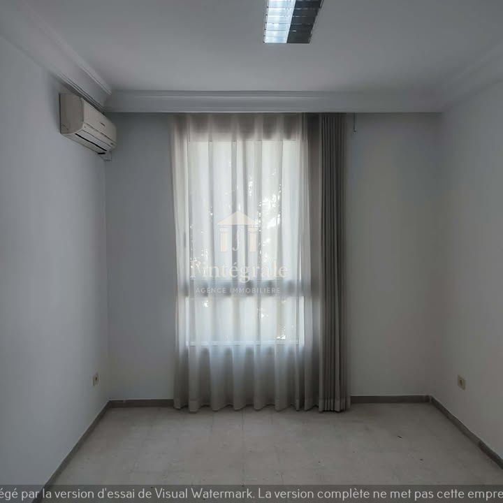 El Menzah&nbsp;El Menzah 1&nbsp;Bureaux & Commerces&nbsp;Bureau&nbsp;Grand bureau de 3 grande pi�ces